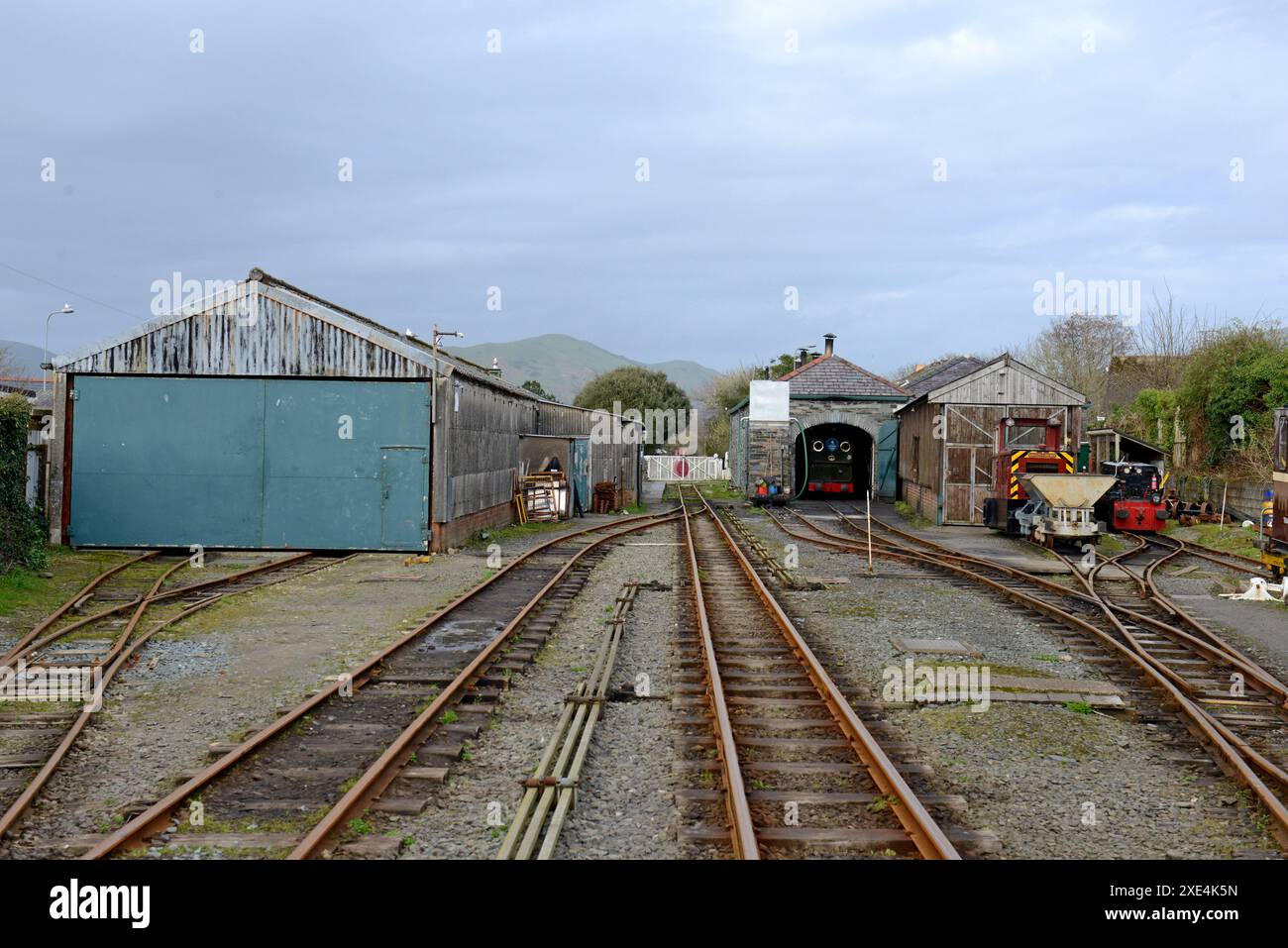 Travaux de locomotives de triage et dépôt sur le chemin de fer historique à voie étroite Talyllyn, pays de Galles. Banque D'Images