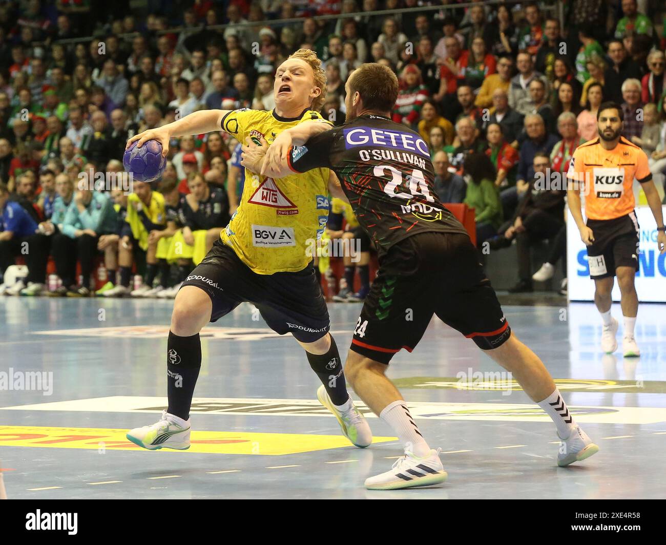 Gustav Davidsson (RNL) et Christian O`Sullivan (SCM) Handball Bundesliga saison 2023-2024 SC Magdeburg - Rhein Neckar LÃ¶remporte Banque D'Images