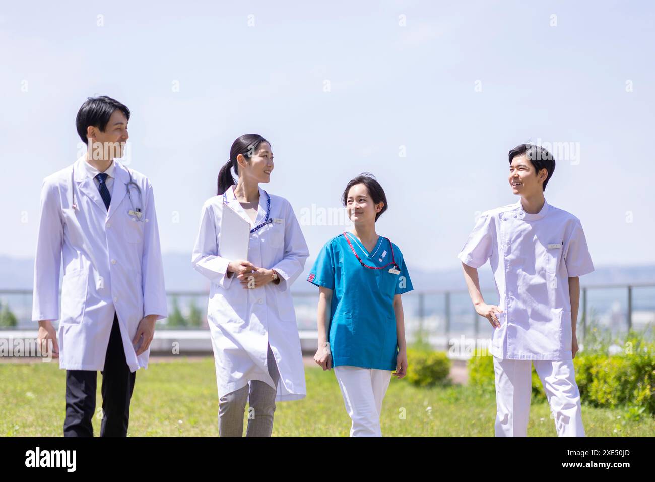 Le bavardage de l'équipe médicale Banque D'Images