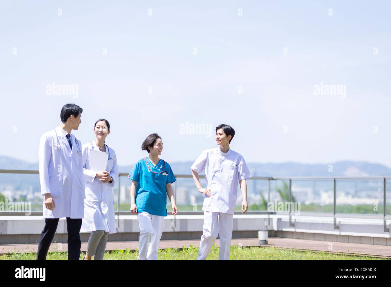 Le bavardage de l'équipe médicale Banque D'Images