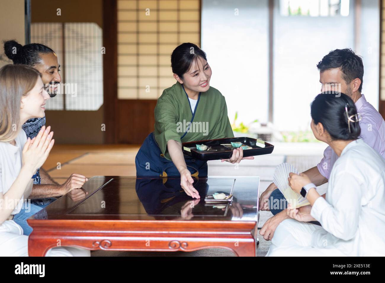 Étranger recevant des bonbons Banque D'Images