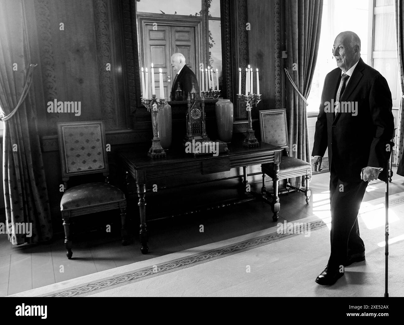 Oslo 20240625. Le roi Harald lors de la réception du roi Letsie III du Lesotho en audience au Palais. Photo : Lise Åserud / NTB Banque D'Images