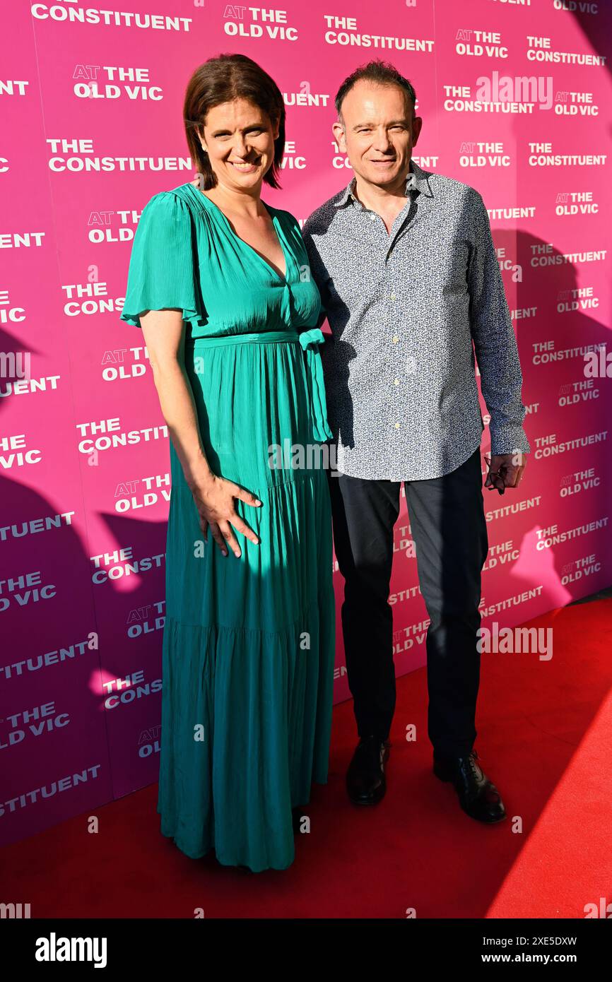 LONDRES, ROYAUME-UNI. 25 juin 2024. Matthew Warchus et son invité assistent à Press Night - The Constituent au théâtre Old Vic, Londres, Royaume-Uni. Crédit : Voir Li/Picture Capital/Alamy Live News Banque D'Images