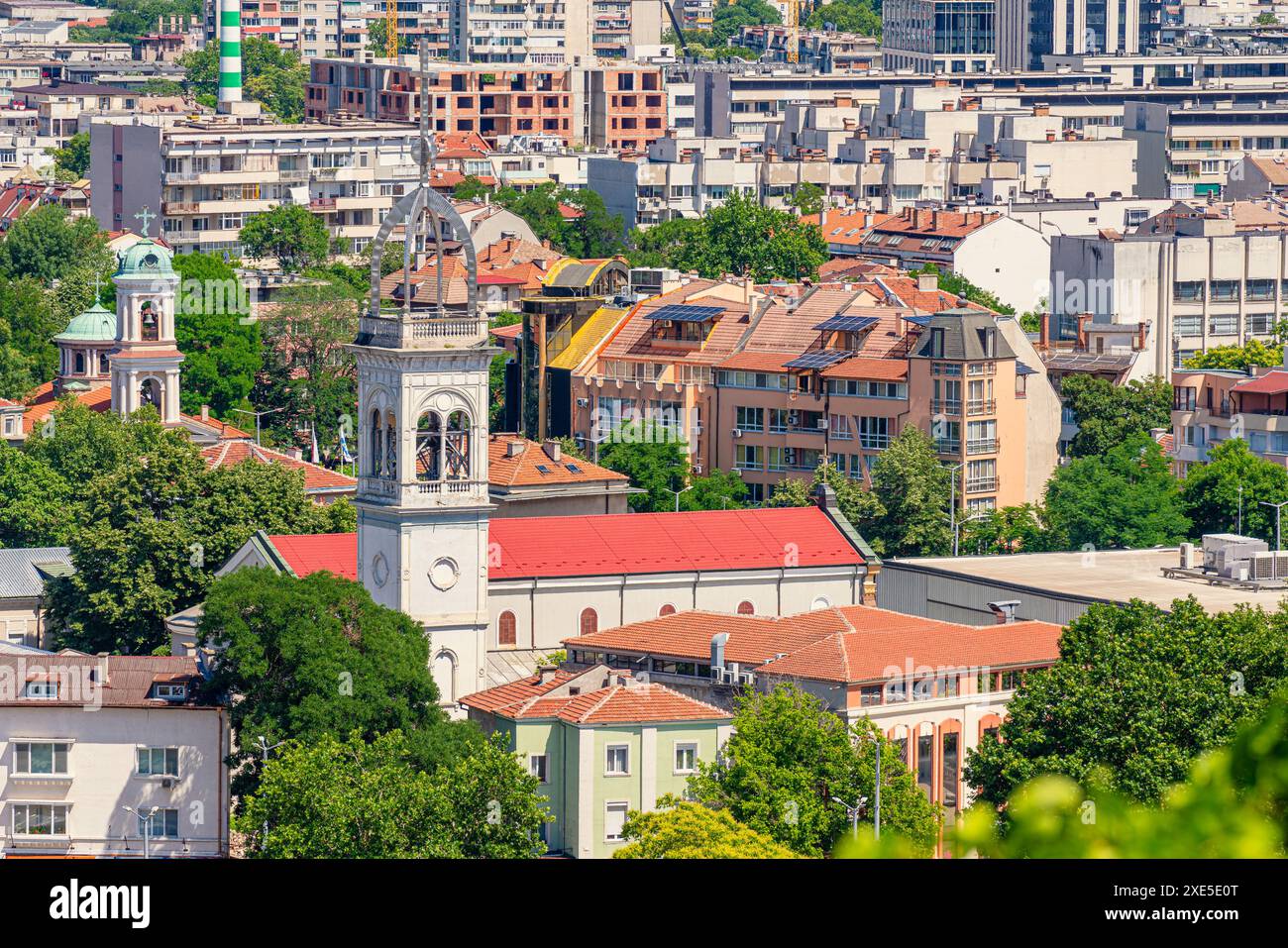 Plovdiv, Bulgarie. Vue sur la cathédrale catholique St Louis construite dans les années 1850 Banque D'Images