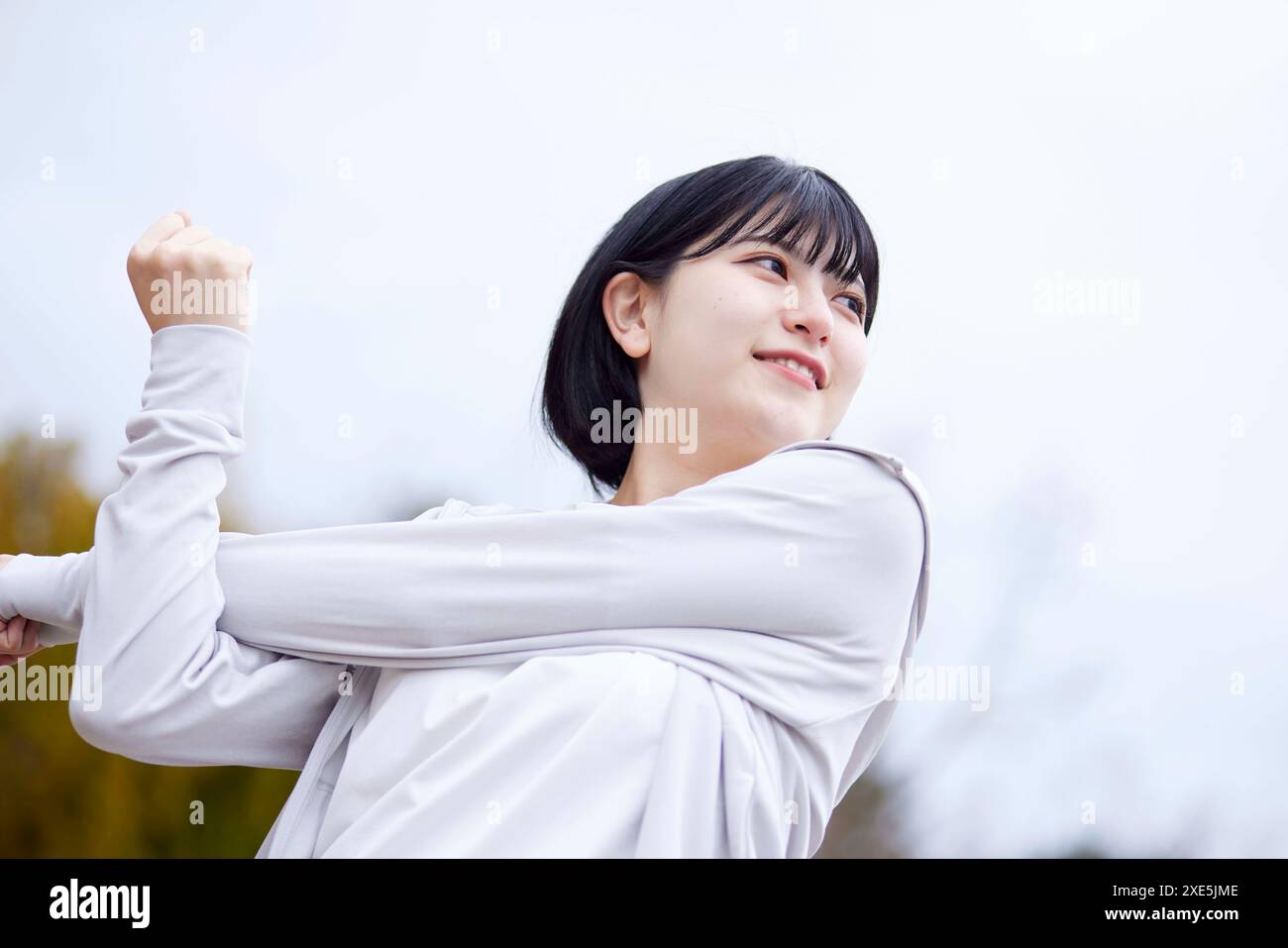 Jeune femme japonaise qui fait de l'exercice Banque D'Images