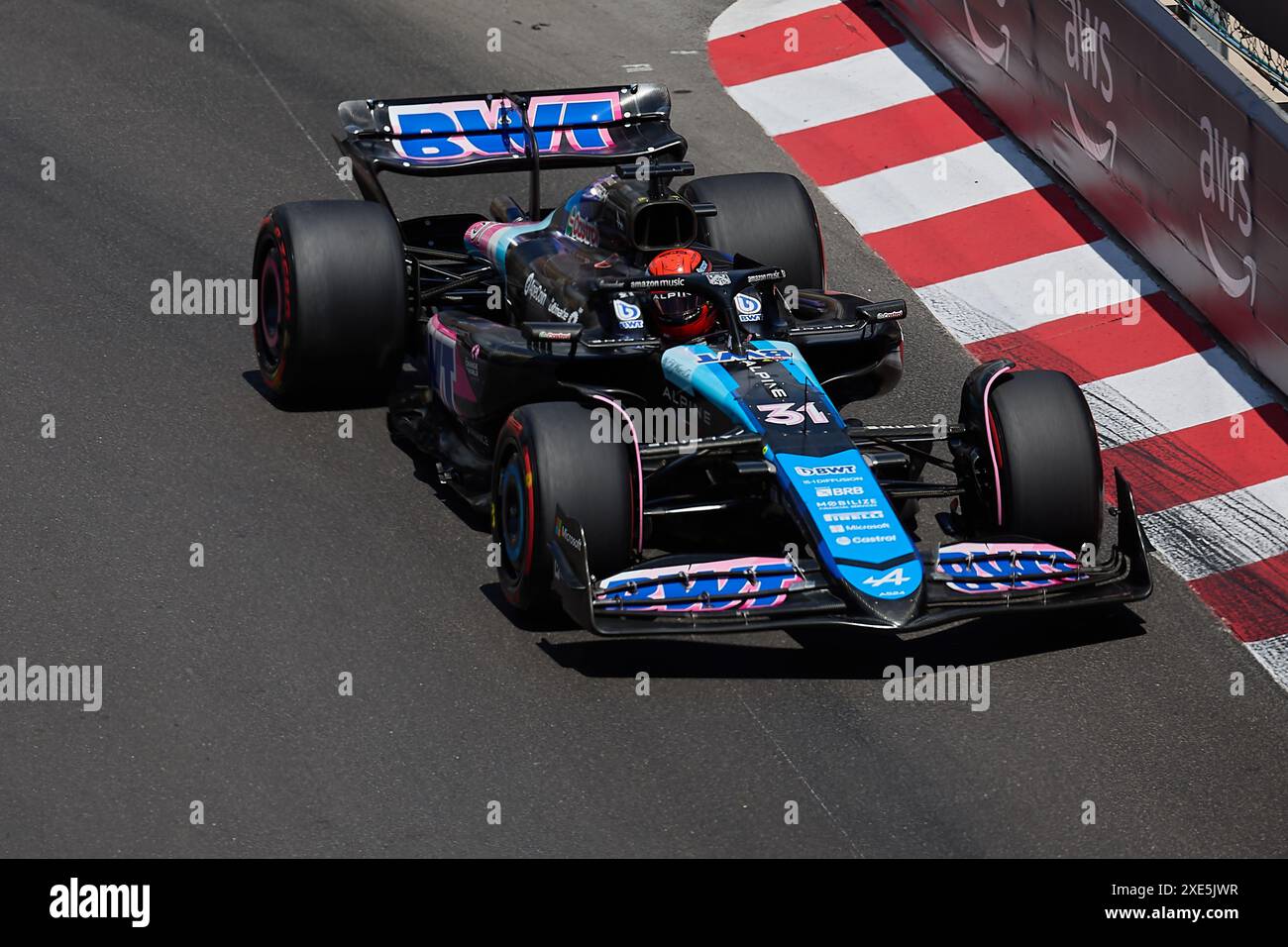 Monte-Carlo, Monaco. 25 mai 2024. Le Français Esteban Ocon et l'écurie BWT Alpine F1 Team conduisent sur piste lors de la troisième épreuve libre devant la formule 1 Banque D'Images