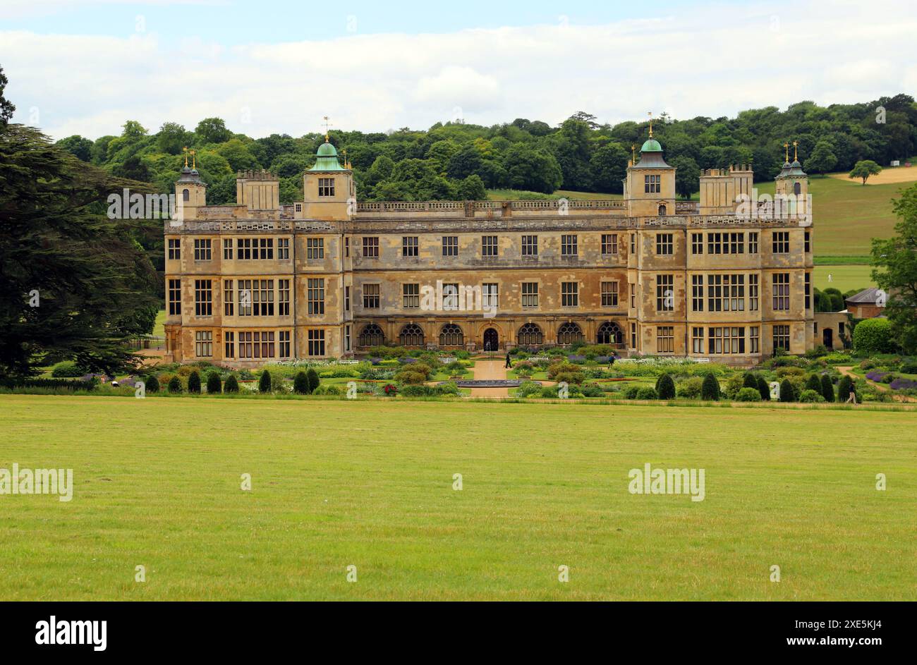 La façade est d'Audley End House, une maison du XVIIe siècle construite par Thomas Howard, 1er comte de Suffolk vers 1614. Banque D'Images