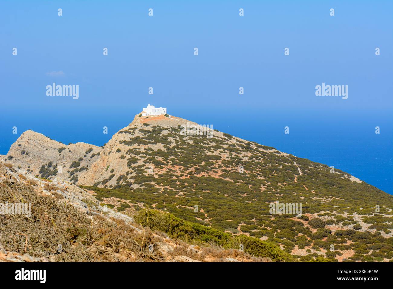 Collines de Sifnos vues du monastère Agios Simeon perché au-dessus de Kamares. Sifnos, Cyclades, Grèce Banque D'Images