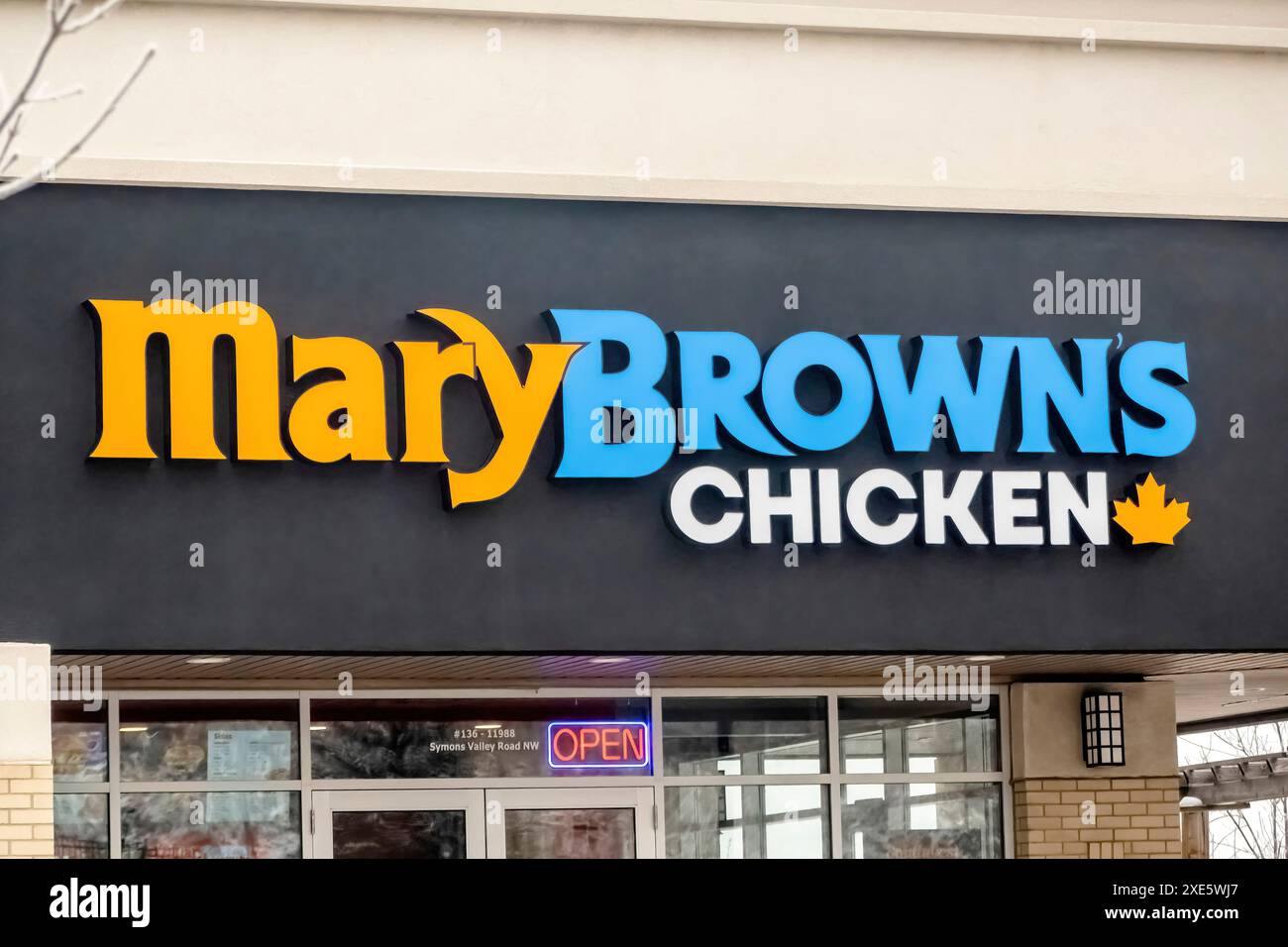 Calgary, Alberta, Canada. 8 février 2024. Une enseigne Mary Browns Chicken Restaurant. Banque D'Images