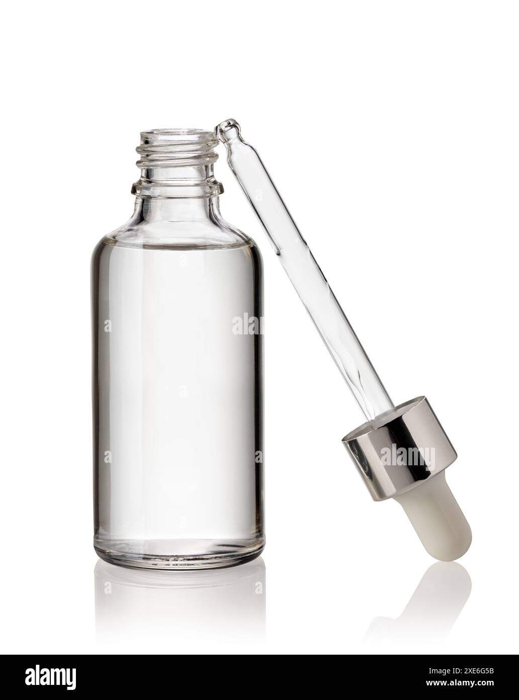 Huile essentielle de sérum en flacons cosmétiques avec compte-gouttes Banque D'Images