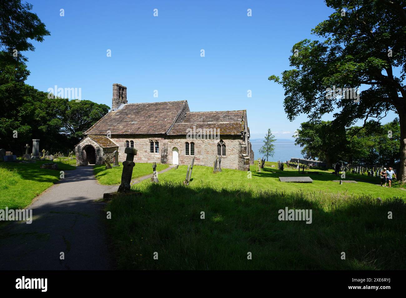 Ruines de la chapelle St Patrick, Heysham : les ruines mythiques du Lancashire avec une vue céleste Banque D'Images