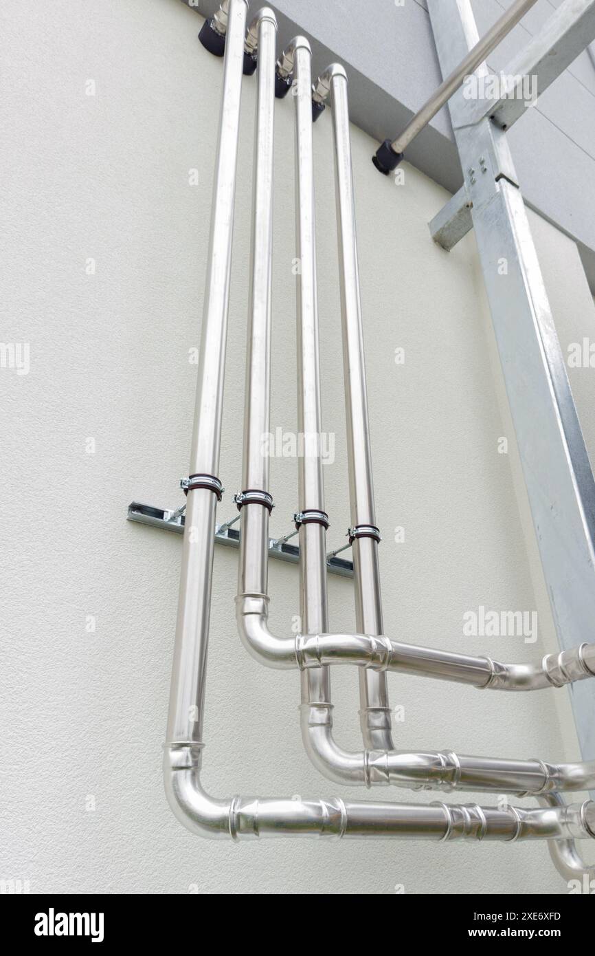 Tuyaux d'installation du circuit de refroidissement Banque D'Images