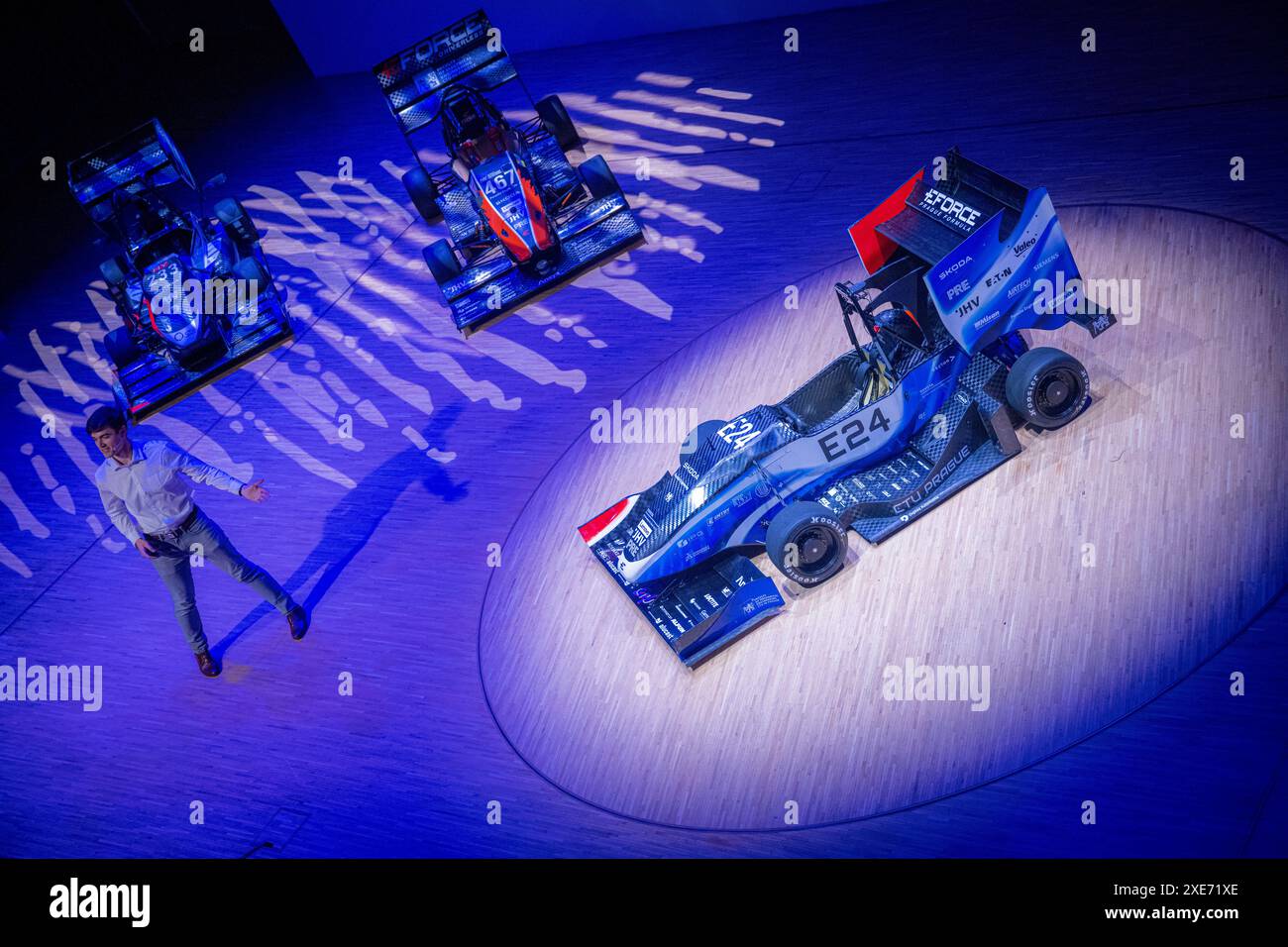 Mlada Boleslav, République tchèque. 26 juin 2024. Présentation de la nouvelle formule électrique CTU24, créée par les étudiants de la Faculté de génie électrique et de la Faculté de génie mécanique de CTU, à Mlada Boleslav, République tchèque, le 26 juin 2024. Crédit : Radek Petrasek/CTK photo/Alamy Live News Banque D'Images