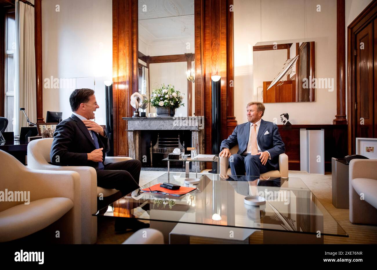 La Haye, pays-Bas, 03-06-2024 le roi Willem-Alexander reçoit le premier ministre sortant Mark Rutte pour une dernière conversation au palais de Noordeinde. Images réalisées le 03-06-2024, mais seulement à peine diffusées à la presse. Crédit : NLBeeld/POOL/Koen van Weel Banque D'Images