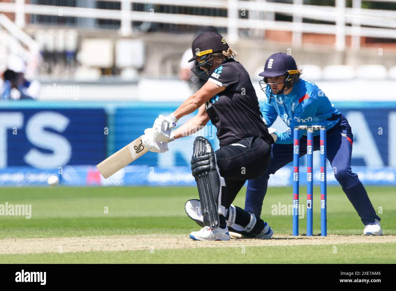 Chester le Street, Royaume-Uni. 26 juin 2024. Sophie Devine atteint la limite pour 4 lors du match ODI Metro Bank Womens entre les femmes anglaises et les femmes néo-zélandaises à Seat unique Riverside, Chester-le-Street, Royaume-Uni le 26 juin 2024. Photo de Stuart Leggett. Utilisation éditoriale uniquement, licence requise pour une utilisation commerciale. Aucune utilisation dans les Paris, les jeux ou les publications d'un club/ligue/joueur. Crédit : UK Sports pics Ltd/Alamy Live News Banque D'Images