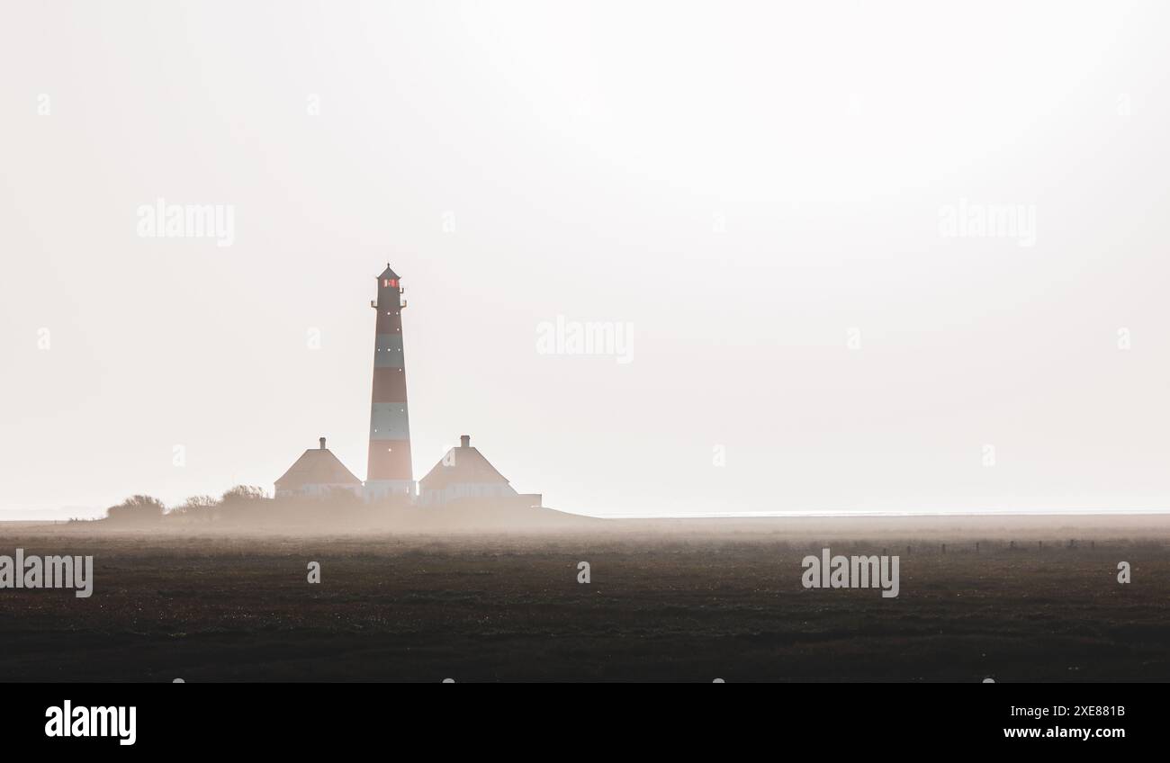 Phare de Westerheversand sur la mer du Nord un point de repère de la péninsule d'Eiderstedt en Allemagne. Banque D'Images Phare de Westerheversand sur la mer du Nord un point de repère de la péninsule d'Eiderstedt en Allemagne. Banque D'Images
