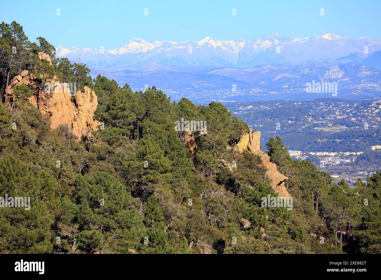 Vue de dessus au-dessus de la Côte d'Azur depuis le Mont Saint Martin, Estérel, Var Banque D'Images