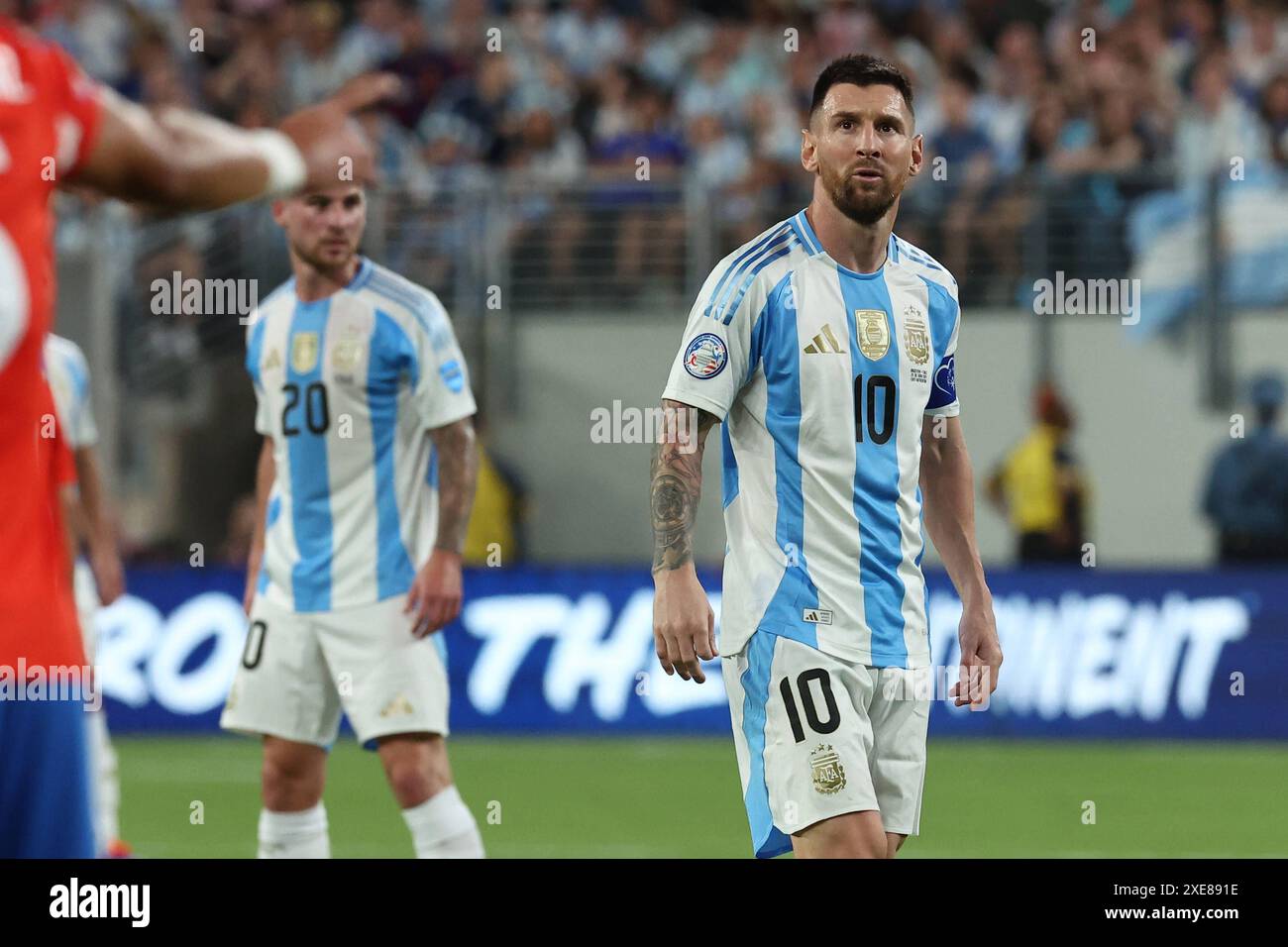 L attaquant argentin Lionel Messi gestes lors de la Copa America USA 2024, groupe A match entre le Chili et l Argentine, au stade MetLife dans le New Jersey, le 25 juin 2024 NEW JERSEY ÉTATS-UNIS Copyright : xALEJANDROxPAGNIx Banque D'Images