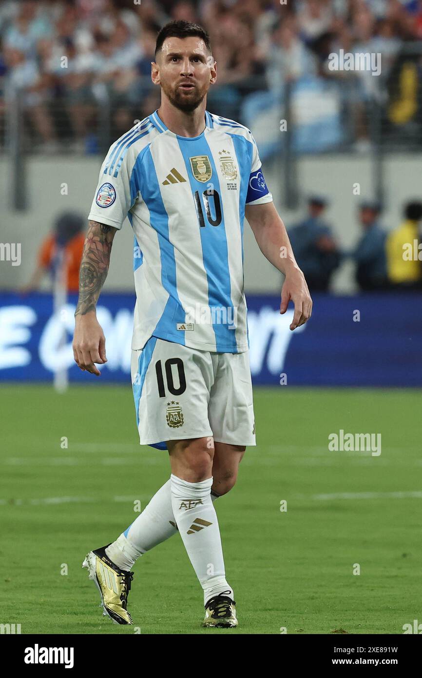 L attaquant argentin Lionel Messi gestes lors de la Copa America USA 2024, groupe A match entre le Chili et l Argentine, au stade MetLife dans le New Jersey, le 25 juin 2024 NEW JERSEY ÉTATS-UNIS Copyright : xALEJANDROxPAGNIx Banque D'Images