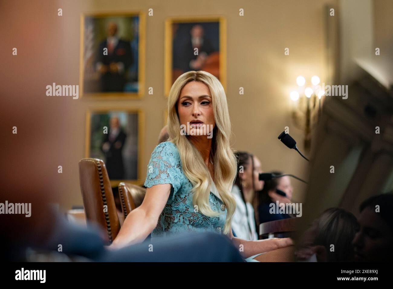 Washington, États-Unis. 26 juin 2024. Paris Hilton, avocat et PDG de Lived-Experience, 11:11 Media, témoigne devant le Comité des voies et moyens de la Chambre lors d'une audience intitulée « renforcer le bien-être de l'enfance et protéger les enfants des Amériques » au Capitole à Washington, DC, le mercredi 26 juin 2024. Photo de Ken Cedeno/UPI crédit : UPI/Alamy Live News Banque D'Images