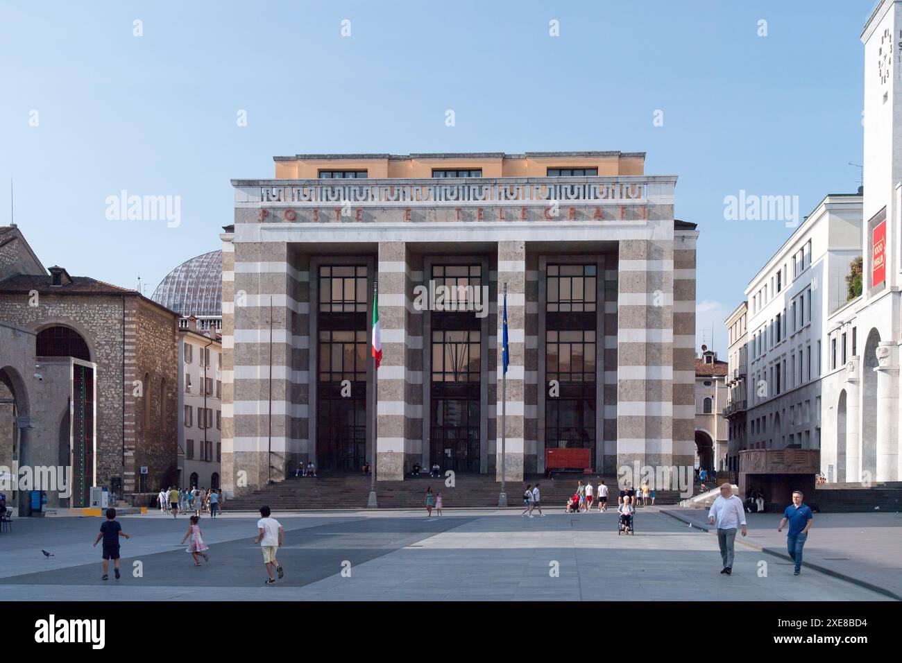 Rationaliste Palazzo delle poste (Palais de la poste centrale) sur la Piazza della Vittoria (place de la victoire) par Marcello Piacentini en XX siècle pendant t Banque D'Images