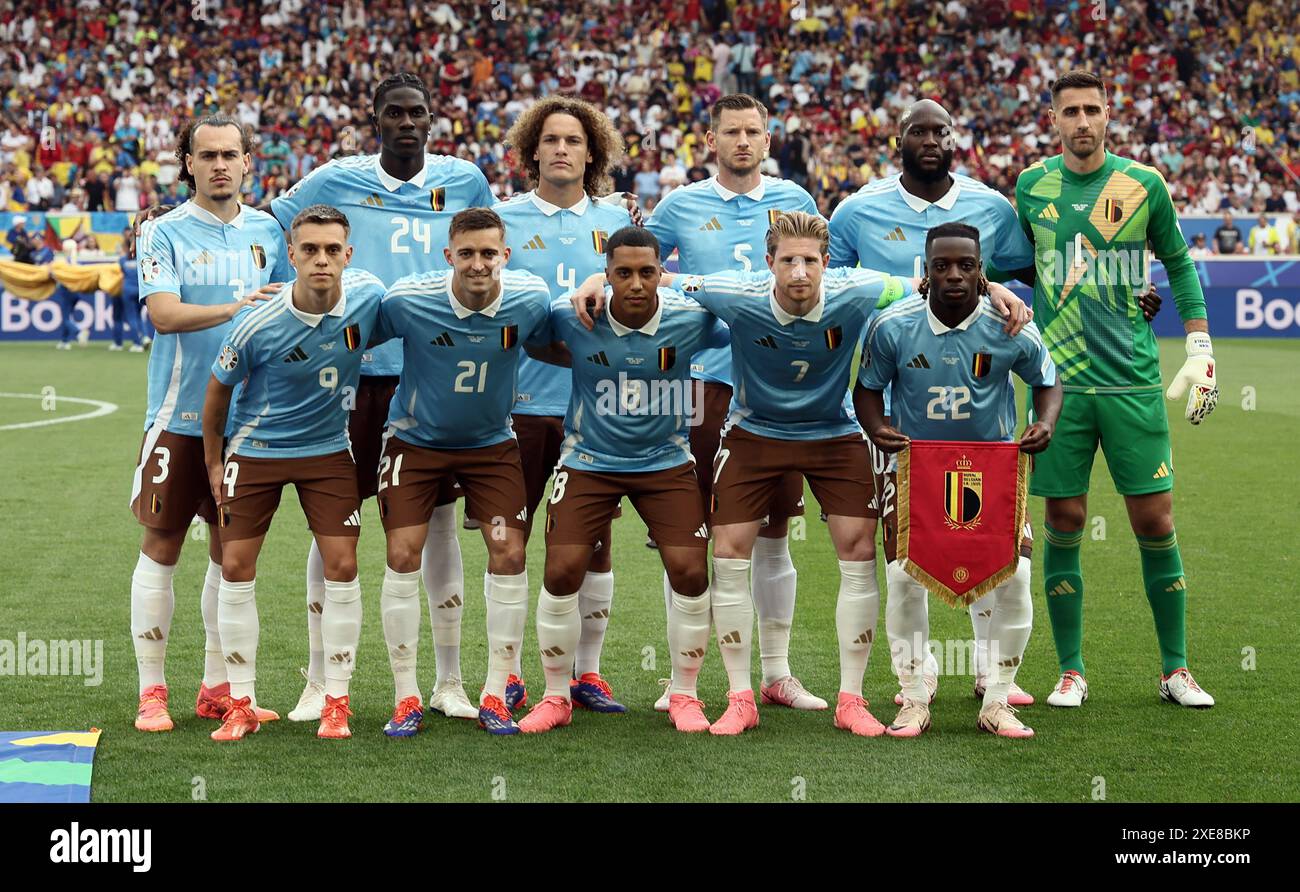 Arthur Theate de Belgique, Amadou Onana de Belgique, Wout Faes de Belgique, Jan Vertonghen de Belgique, Romelu Lukaku de Belgique, le gardien de but belge Koen Casteels, le belge Leandro Trossard, le belge Timothy Castagne, le belge Youri Tielemans, le belge Kevin de Bruyne et le belge Jeremy Doku posent pour le photographe lors d'un match de football entre l'Ukraine et l'équipe nationale belge de football Red Devils, mercredi 26 juin 2024 à Stuttgart, Allemagne, le troisième match de la phase de groupes des championnats d'Europe UEFA Euro 2024. BELGA PHOTO DIRK WAEM Banque D'Images