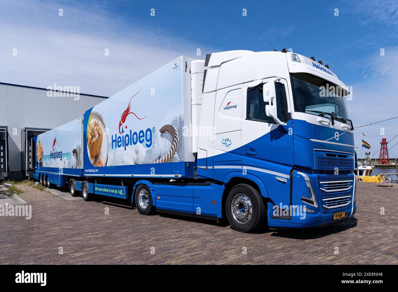 Camion gigaliner Heiploeg au quai de chargement Banque D'Images