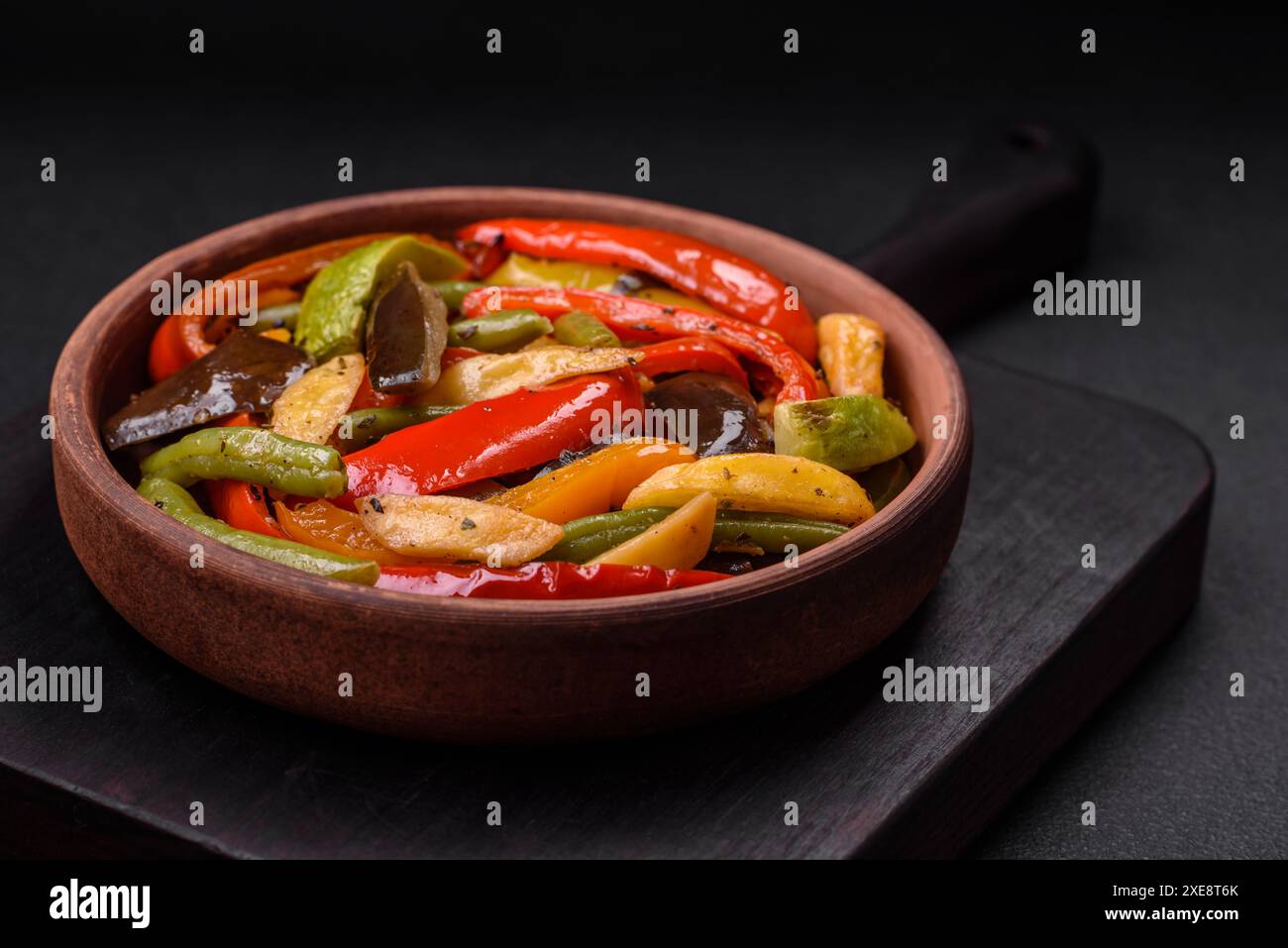 Délicieux légumes poivrons cuits à la vapeur, haricots asperges et pommes de terre Banque D'Images