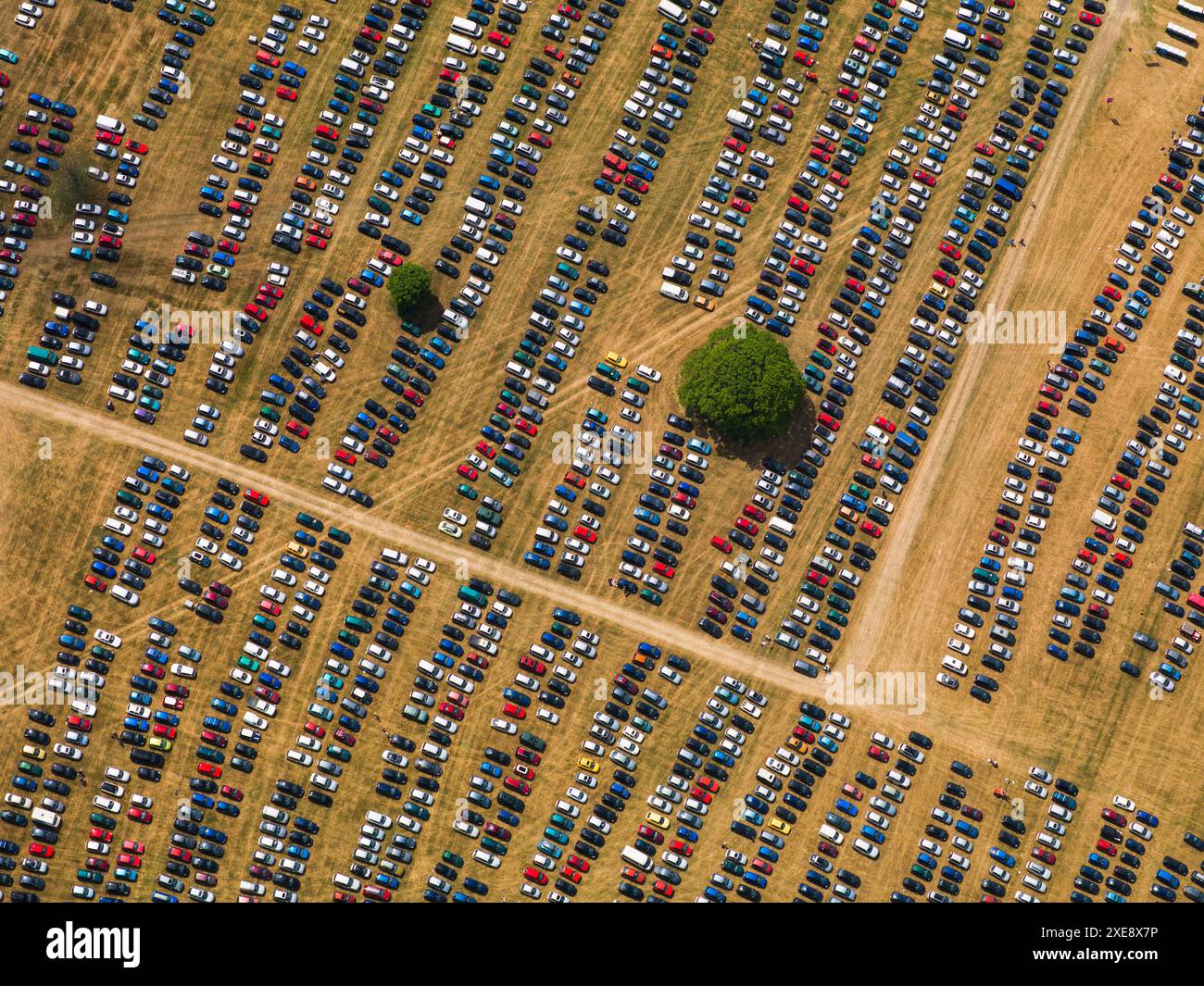 Image aérienne Glastonbury Festival, montrant une mosaïque colorée de voitures, jeudi 24 juin 2010, Pilton, près de Glastonbury, Angleterre, Royaume-Uni Banque D'Images