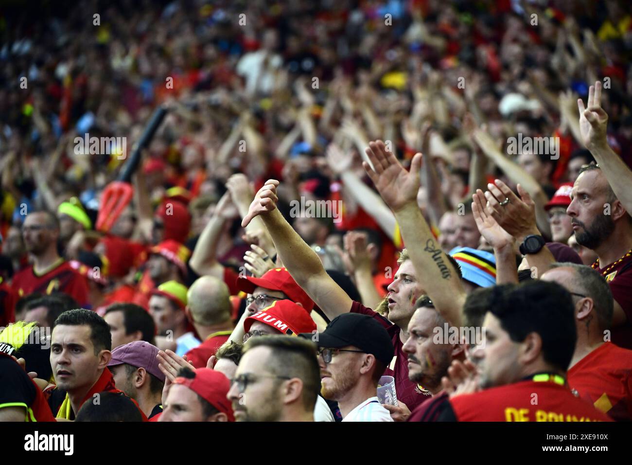 Stuttgart, Allemagne. 26 juin 2024. Les supporters belges réagissent lors d'un match de football entre l'Ukraine et l'équipe nationale belge de football Red Devils, mercredi 26 juin 2024 à Stuttgart, Allemagne, troisième match de la phase de groupes des championnats d'Europe UEFA Euro 2024. BELGA PHOTO DIRK WAEM crédit : Belga News Agency/Alamy Live News Banque D'Images