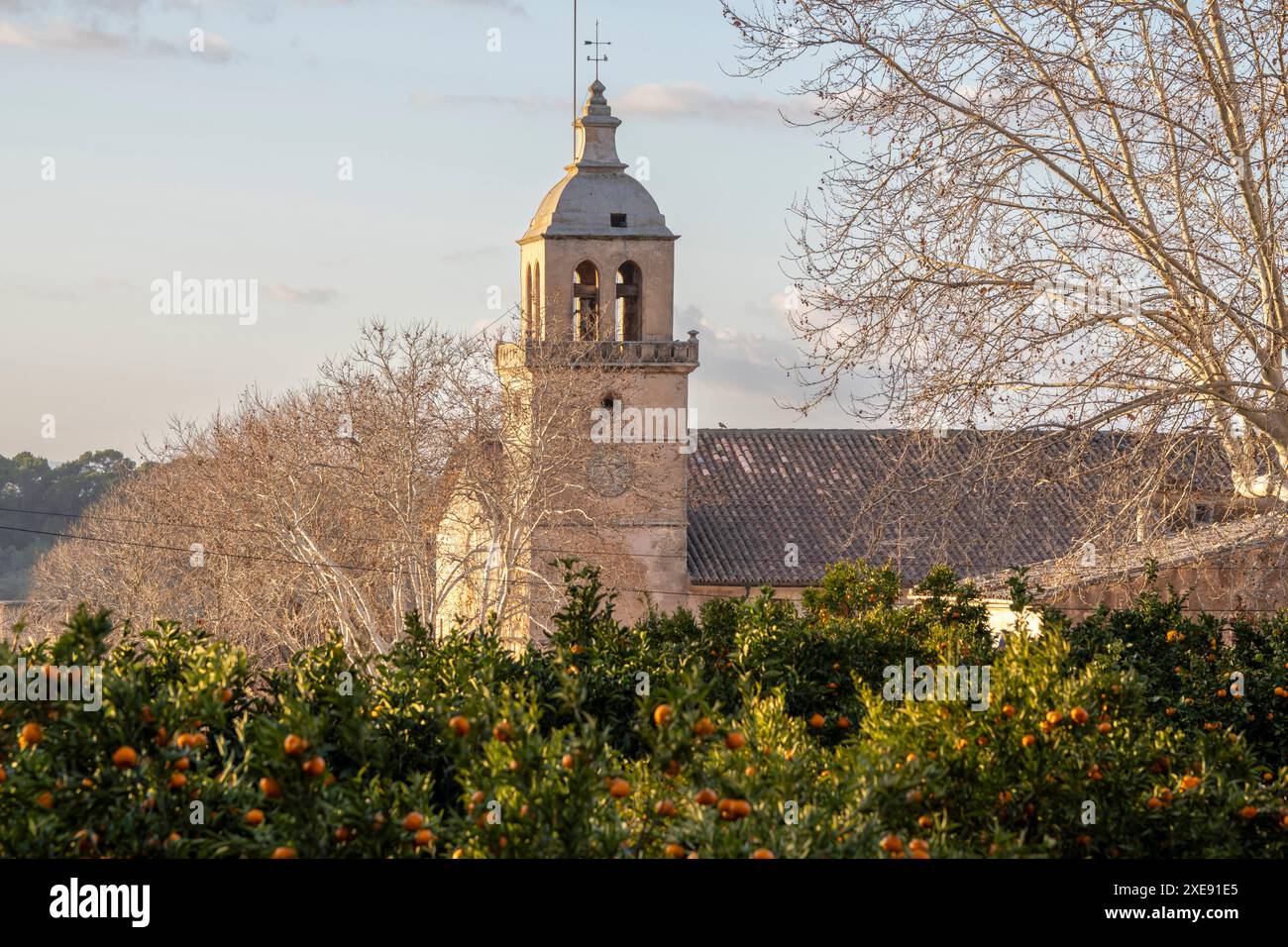 Église paroissiale dans le village de Randa Banque D'Images
