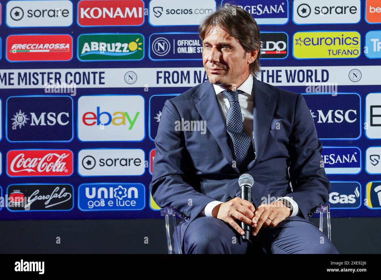 Antonio Conte, nouvel entraîneur-chef de la SSC Napoli pour le championnat de Serie A 2024-25 lors de la conférence de presse de présentation le 26 juillet 2024 au théâtre de la cour du palais royal Banque D'Images