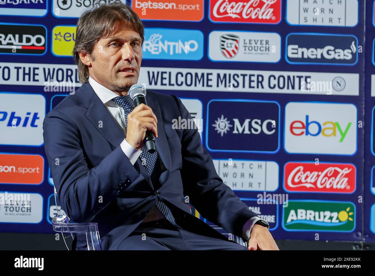 Antonio Conte, nouvel entraîneur-chef de la SSC Napoli pour le championnat de Serie A 2024-25 lors de la conférence de presse de présentation le 26 juillet 2024 au théâtre de la cour du palais royal Banque D'Images