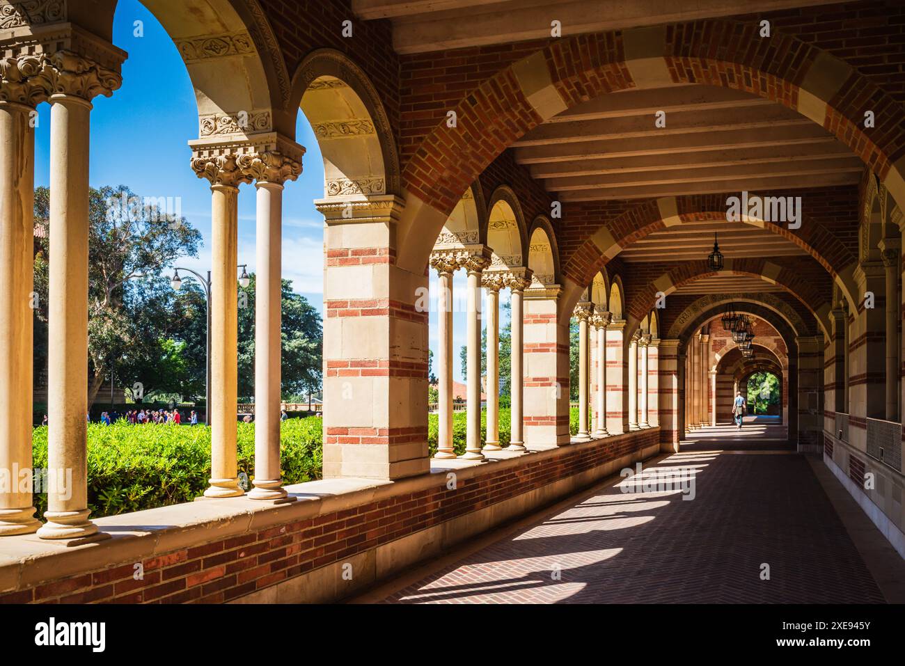 Los Angeles, Californie États-Unis - 28 mars 2017 : construit en 1929, Royce Hall est l'un des quatre bâtiments originaux sur le campus Westwood de UCLA et est venu t Banque D'Images