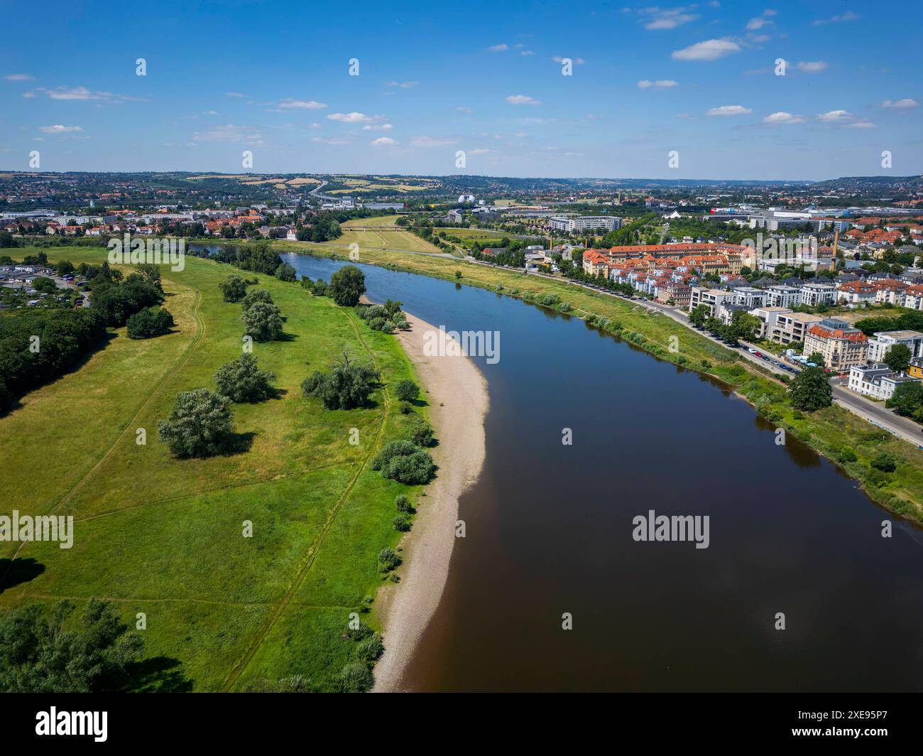 Luftbild Dresden Pieschen Elbe Blick zur Kaditzer Flutrinne. Dresde Sachsen Deutschland *** vue aérienne Dresde Pieschen Elbe vue de Kaditzer Flutrinne Dresde Saxe Allemagne Pieschen24 00112 Banque D'Images