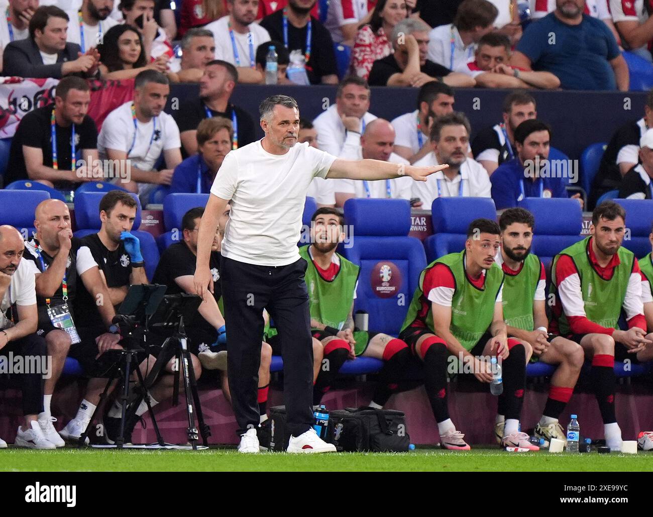 Le manager de la Géorgie Willy Sagnol lors du match du Groupe F de l'UEFA Euro 2024 à l'Arena AufSchalke à Gelsenkirchen, Allemagne. Date de la photo : mercredi 26 juin 2024. Banque D'Images