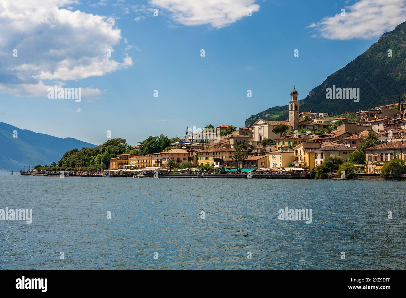 Vue de la vieille ville de Limone sul Garda sur le lac de Garde en Italie. Banque D'Images