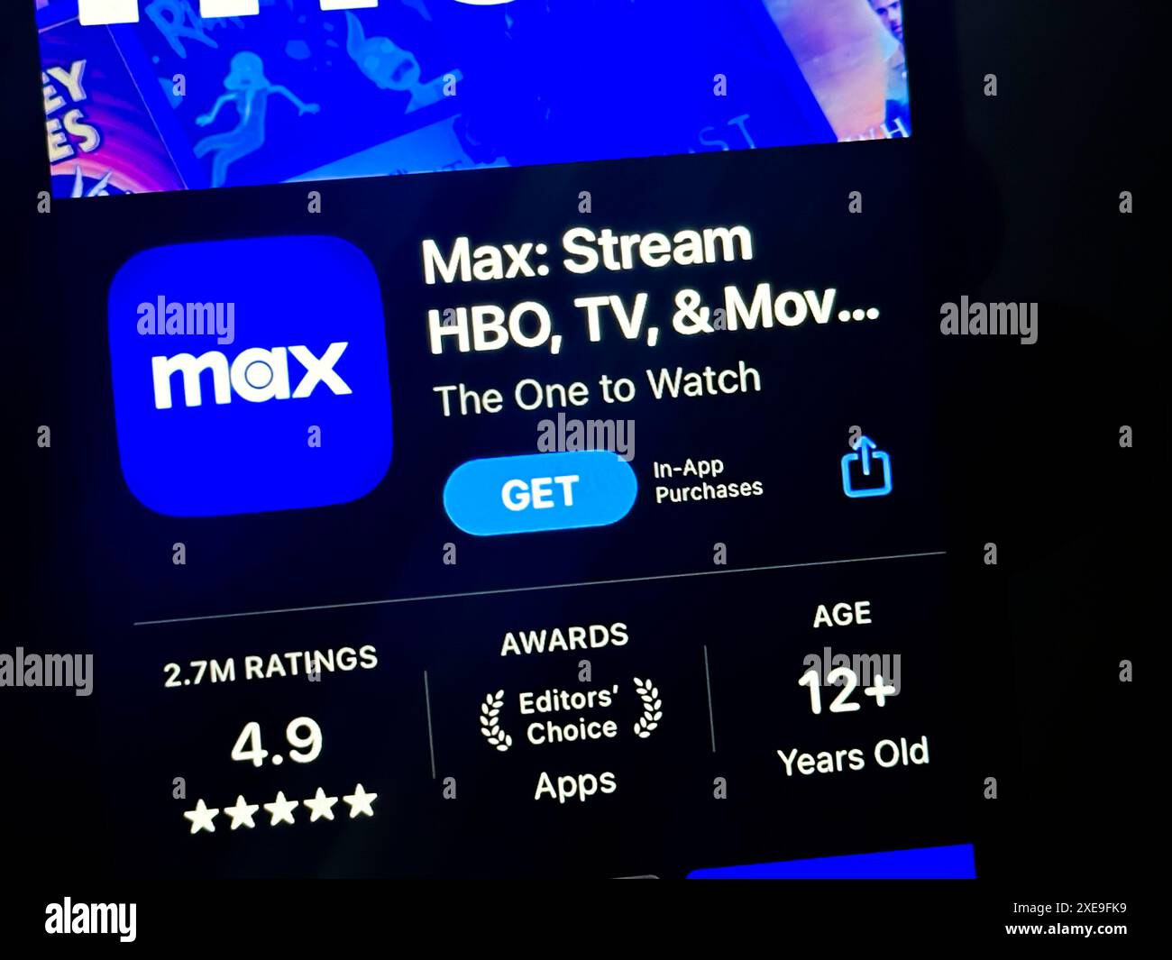 Cupertino, Californie, États-Unis. 24 juin 2024. Un utilisateur visualisant l'application HBO Max dans l'App Store Apple iOS. HBO Max est un service américain de vidéo à la demande par abonnement appartenant à Warner Bros Discovery. La société opère dans l'industrie du divertissement et des médias et a son siège social à New York, New York. David Zaslav est le PDG de Warner Bros Discovery. Warner Bros Le ticker de Discovery est WBD. Les produits de base incluent la diffusion en continu de séries HBO originales, de films et de Max Originals exclusifs. HBO Max est connu pour son contenu premium et sa vaste bibliothèque. (Crédit image : © Tai Banque D'Images