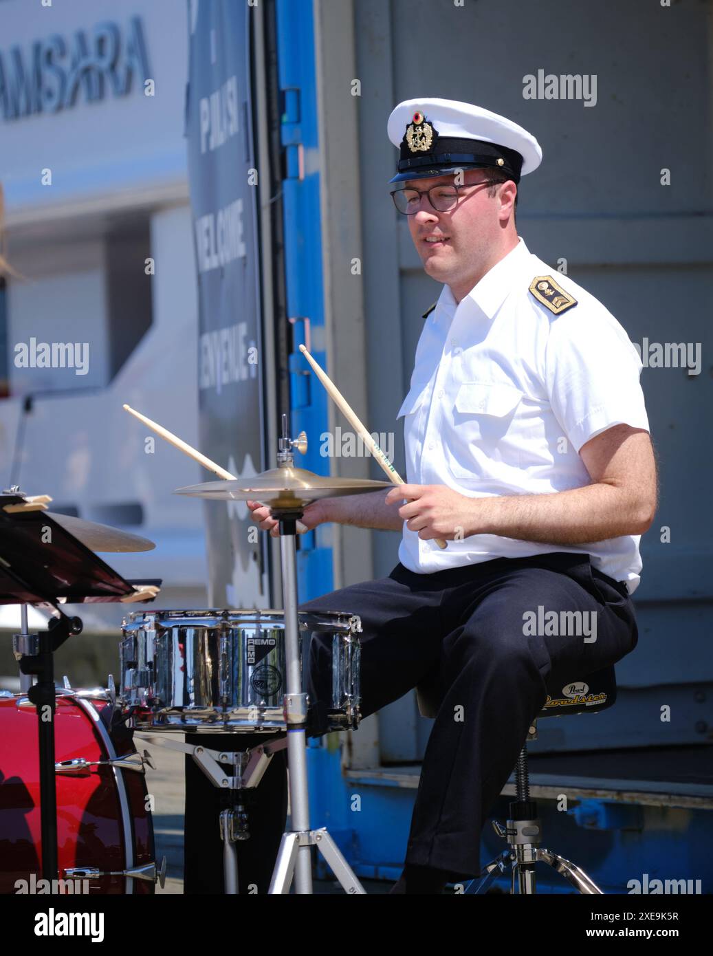 Halifax, Nouvelle-Écosse, Canada. 26 juin 2024. Le Marinemusikkorps Wilhelmshaven, Wilhelmshaven Marine Music corps, d'Allemagne, se produit sur le front de mer, dans le cadre du Halifax Tattoo Festival. Le German Music corps formé en 2019, est un orchestre symphonique à vent de 56 musiciens. Crédit : meanderingemu/Alamy Live News Banque D'Images