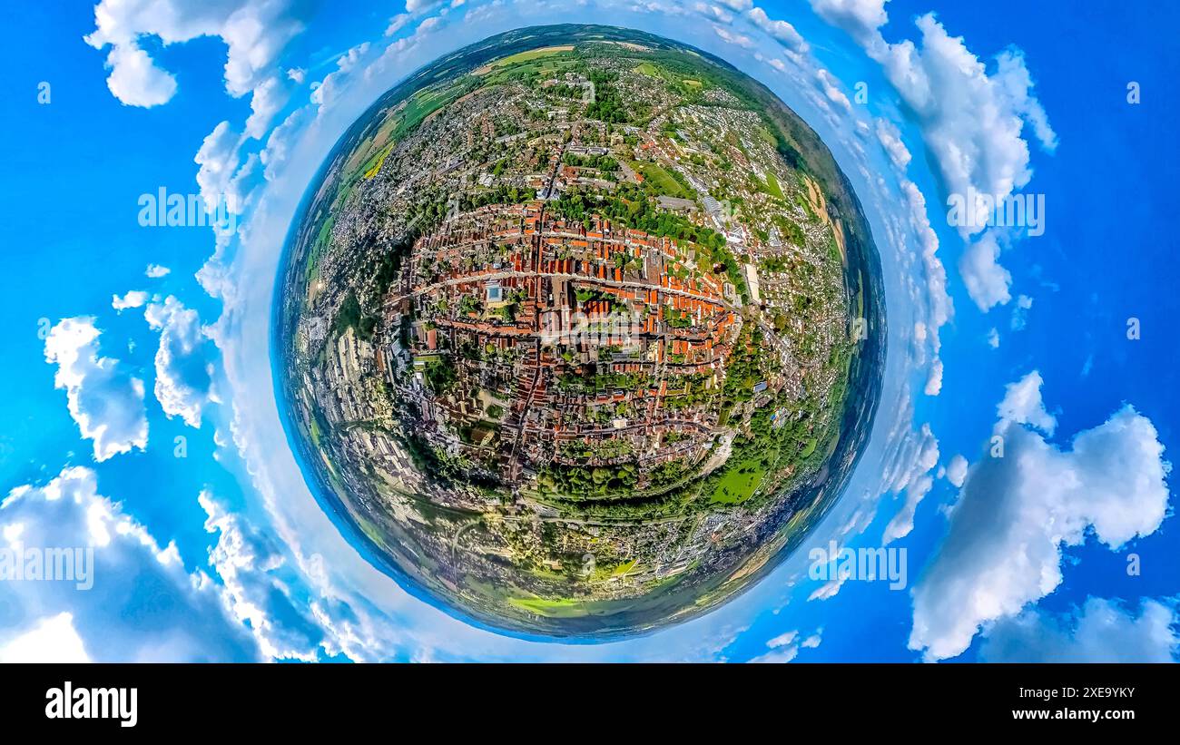 Vue aérienne, vue sur la ville avec la vieille ville de Lemgo, vieille ville hanséatique avec le centre-ville historique et l'église protestante-luthérienne sont réunies Nicolai, mairie et Banque D'Images