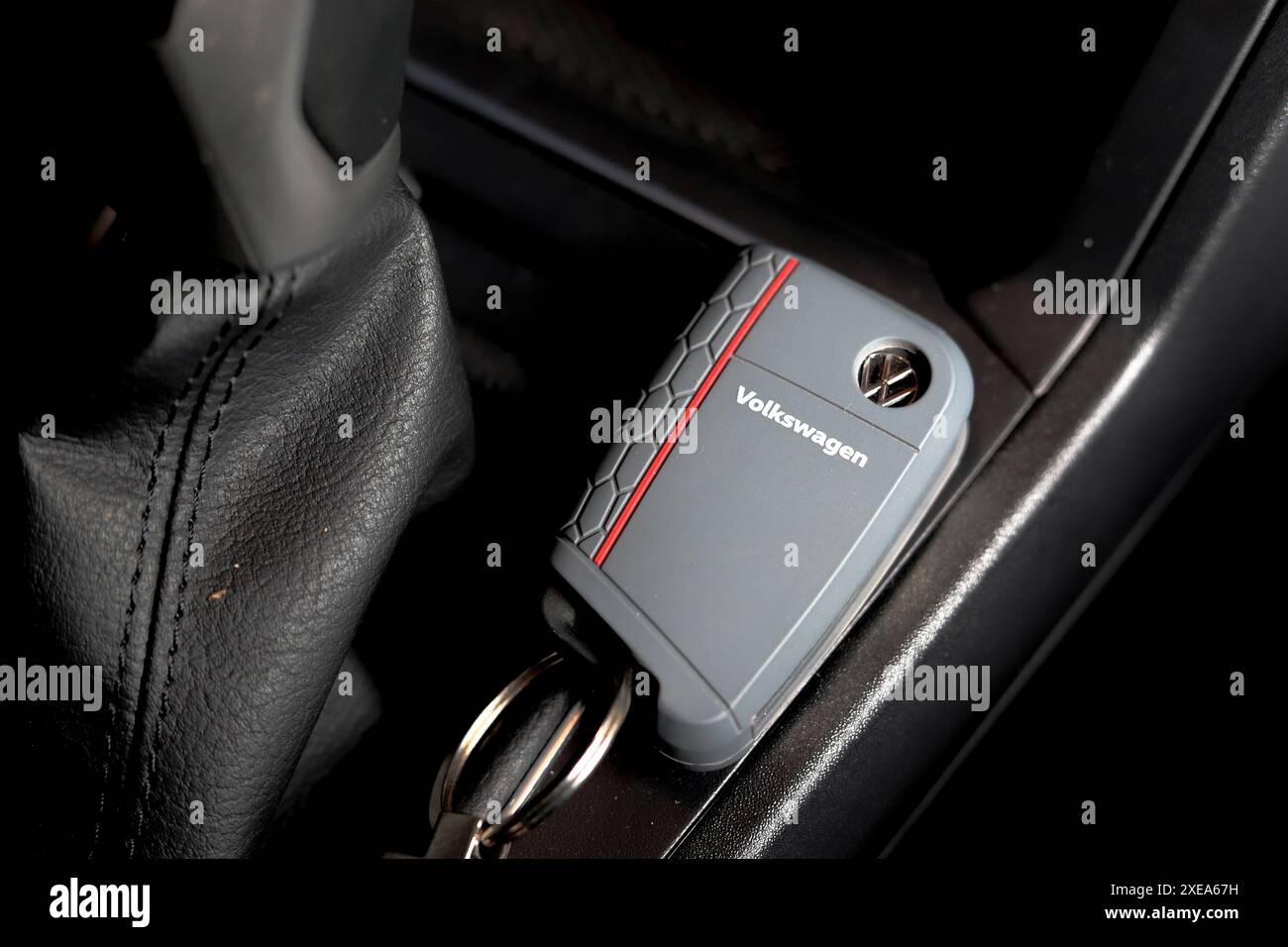 Luque, Département central, Paraguay. 26 juin 2024. Un logo Volkswagen est affiché sur une clé Volkswagen Polo à Luque. (Crédit image : © Jaque Silva/SOPA images via ZUMA Press Wire) USAGE ÉDITORIAL SEULEMENT! Non destiné à UN USAGE commercial ! Banque D'Images