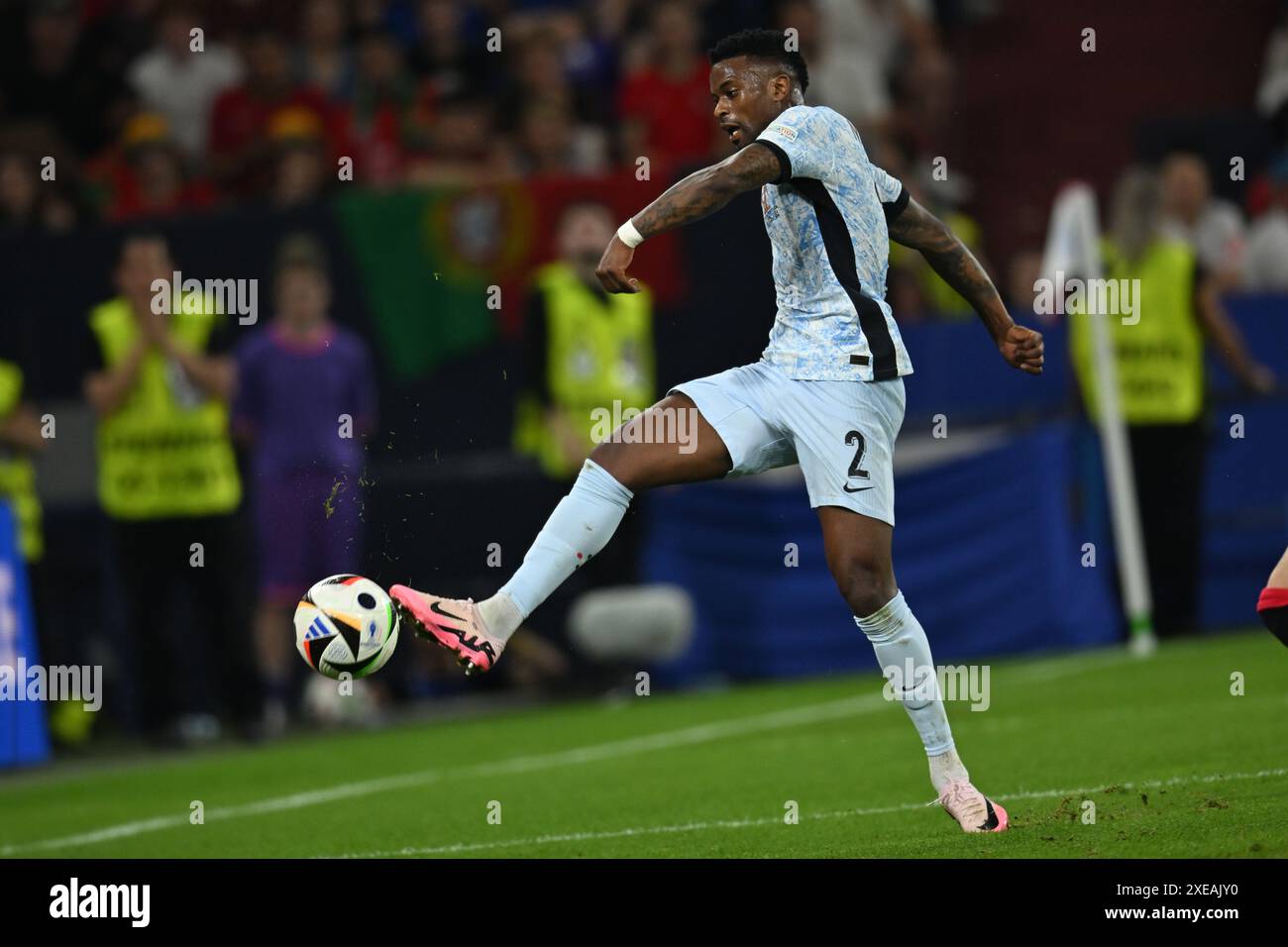 Nelson Semedo (Portugal) lors du match UEFA Euro Allemagne 2024 entre Georgia 2-0 Portugal à l'Arena AufSchalke le 26 juin 2024 à Gelsenkirchen, Allemagne. Crédit : Maurizio Borsari/AFLO/Alamy Live News Banque D'Images