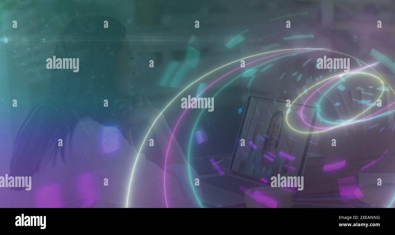 Image du réseau de connexions et tunnel sur une femme caucasienne utilisant un ordinateur portable Banque D'Images