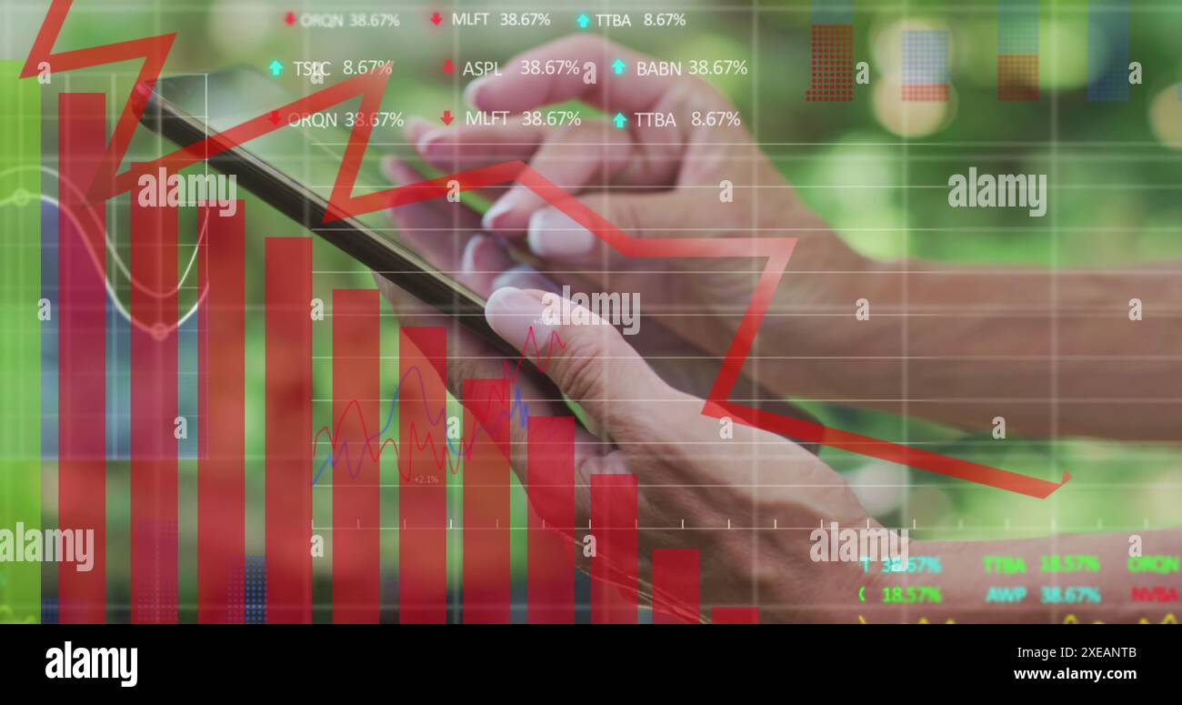 Image du traitement des données sur une femme utilisant un smartphone Banque D'Images