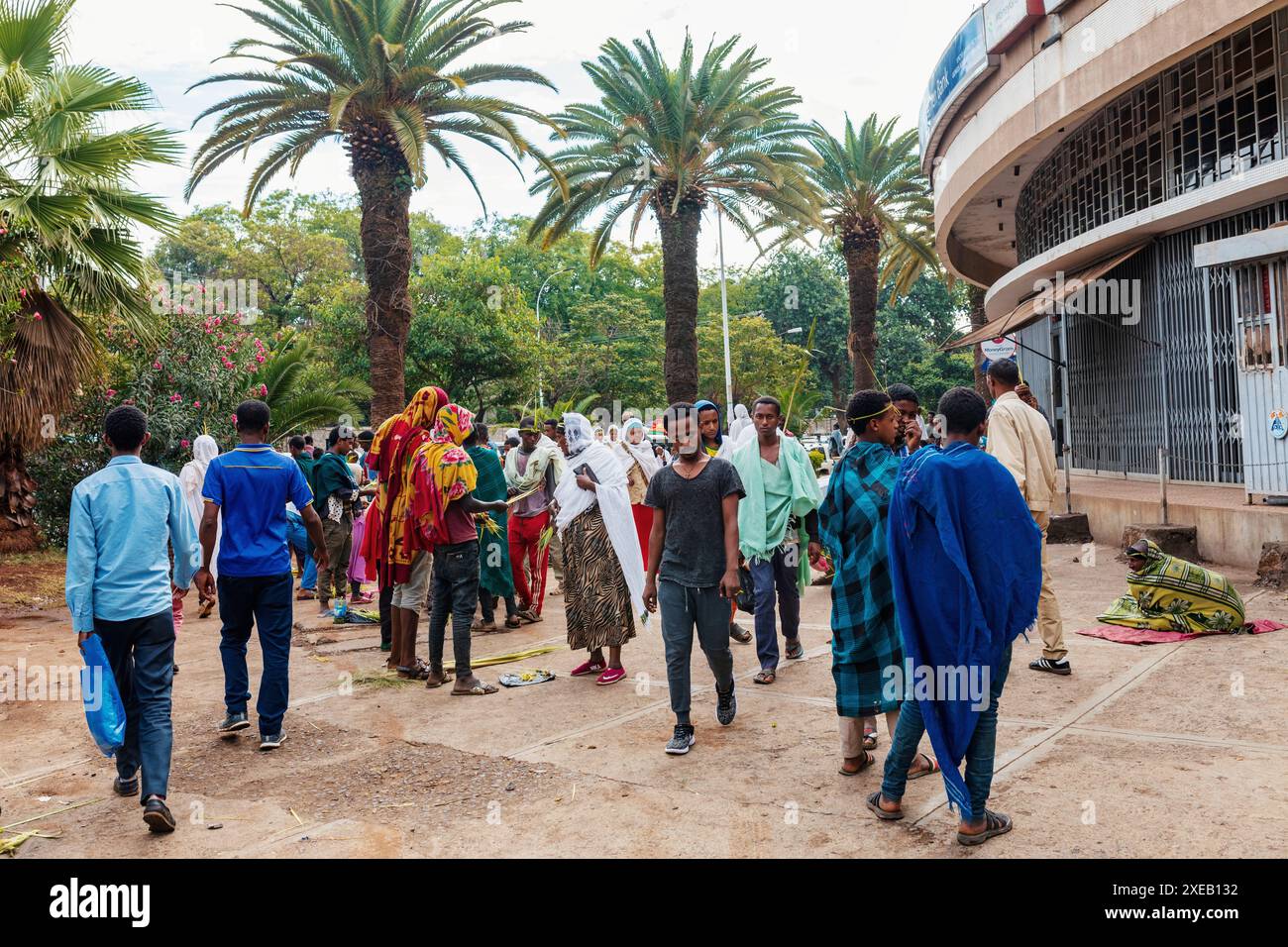 Célébration de Pâques à Bahir Dar, Ethiopie. Les gens remplissent les rues, reflétant les traditions culturelles de l'occasion. Banque D'Images