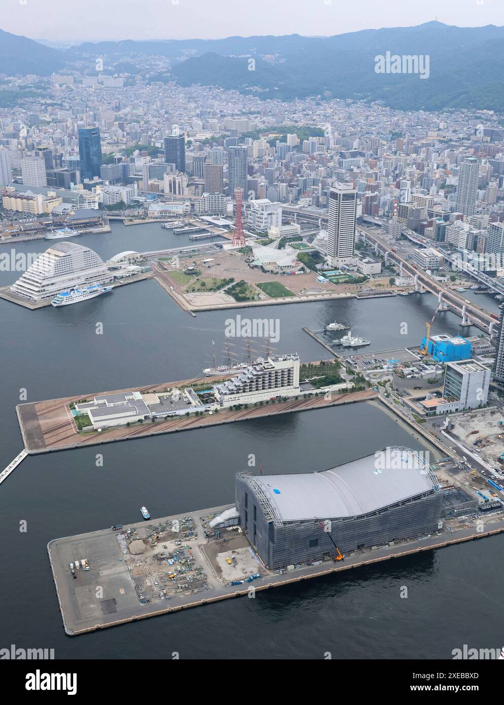 An aerial photo shows GLION ARENA KOBE being under construction at Kobe Port in Kobe City, Hyogo Prefecture on June 27, 2024. GLION ARENA KOBE is all-aspects space, and will have approximately 8,000 seats and complete in April 2025.( The Yomiuri Shimbun via AP Images ) Banque D'Images