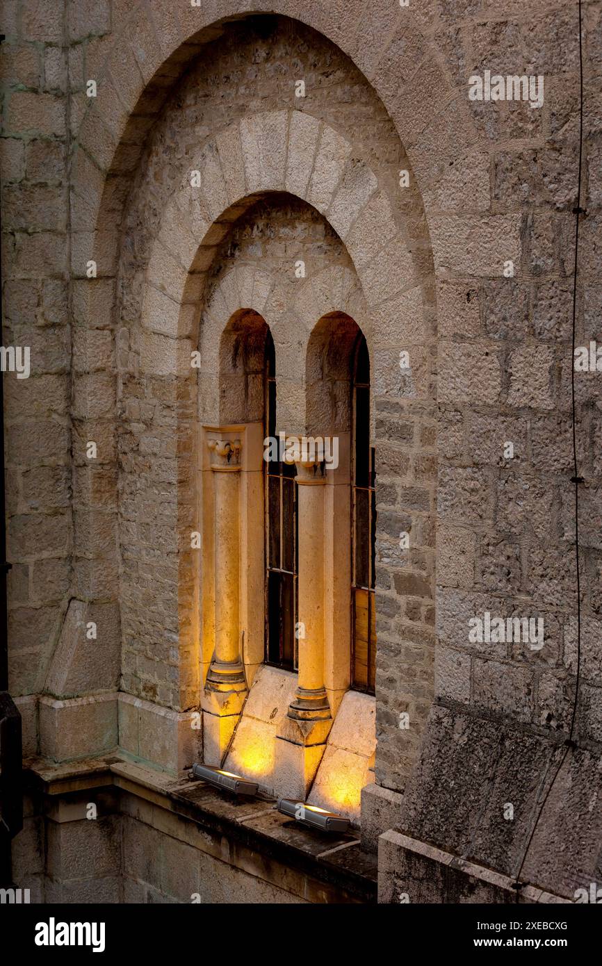 Fenêtre d'un churchin médiéval Kotor, Monténégro Banque D'Images