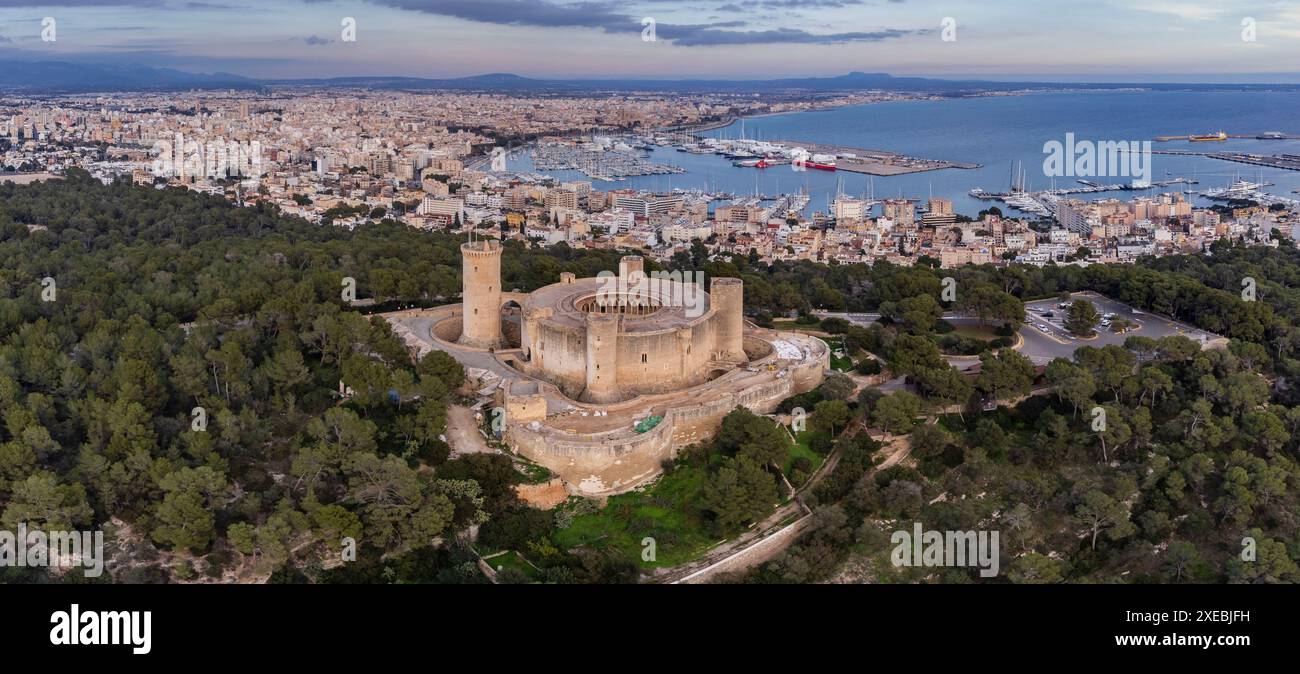 Château de Bellver sur la baie de Palma Banque D'Images