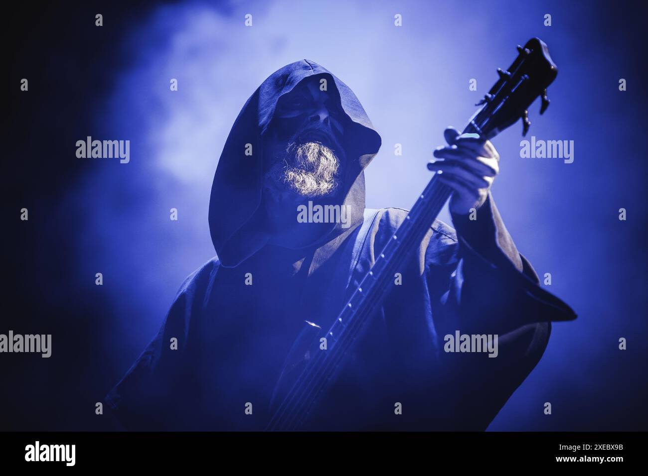 Copenhague, Danemark. 19 juin 2024. Le groupe de black metal norvégien 1349 donne un concert lors du festival danois de heavy metal Copenhague 2024 à Copenhague. Ici, le bassiste Seidemann est vu en direct sur scène. Banque D'Images Copenhague, Danemark. 19 juin 2024. Le groupe de black metal norvégien 1349 donne un concert lors du festival danois de heavy metal Copenhague 2024 à Copenhague. Ici, le bassiste Seidemann est vu en direct sur scène. Banque D'Images