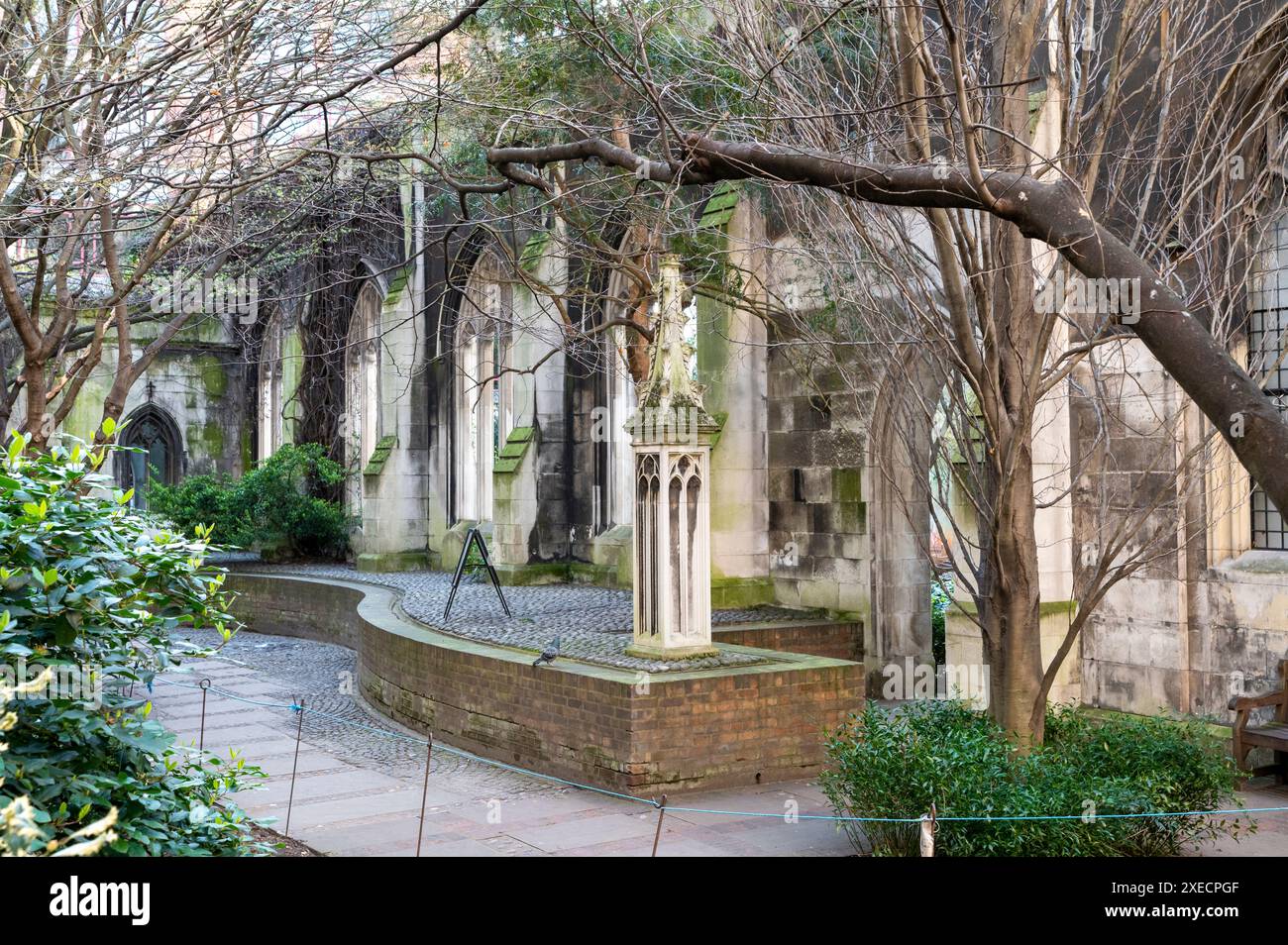 St. Dunstan dans le jardin et les ruines de l'église orientale. Londres. ROYAUME-UNI. Banque D'Images